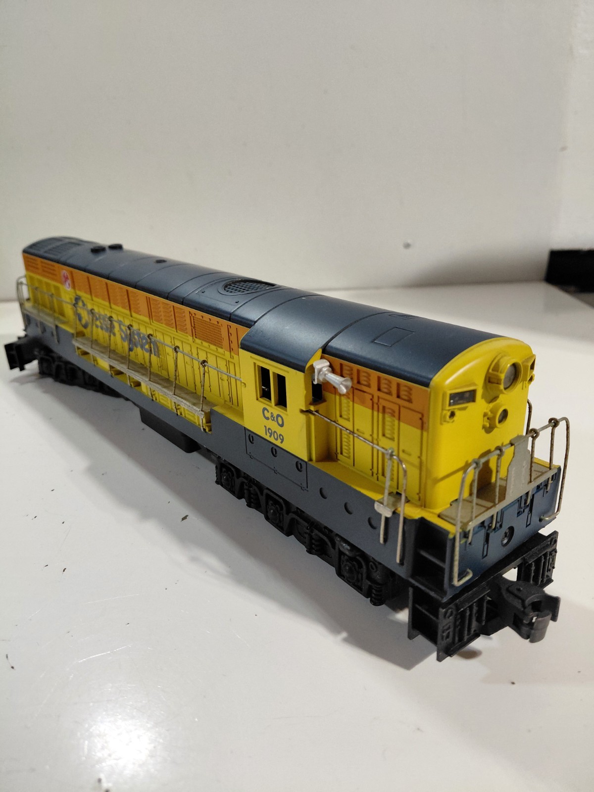 Williams 1909 O Gauge Model Railroad Chessie FM Trainmaster Diesel Locomotive