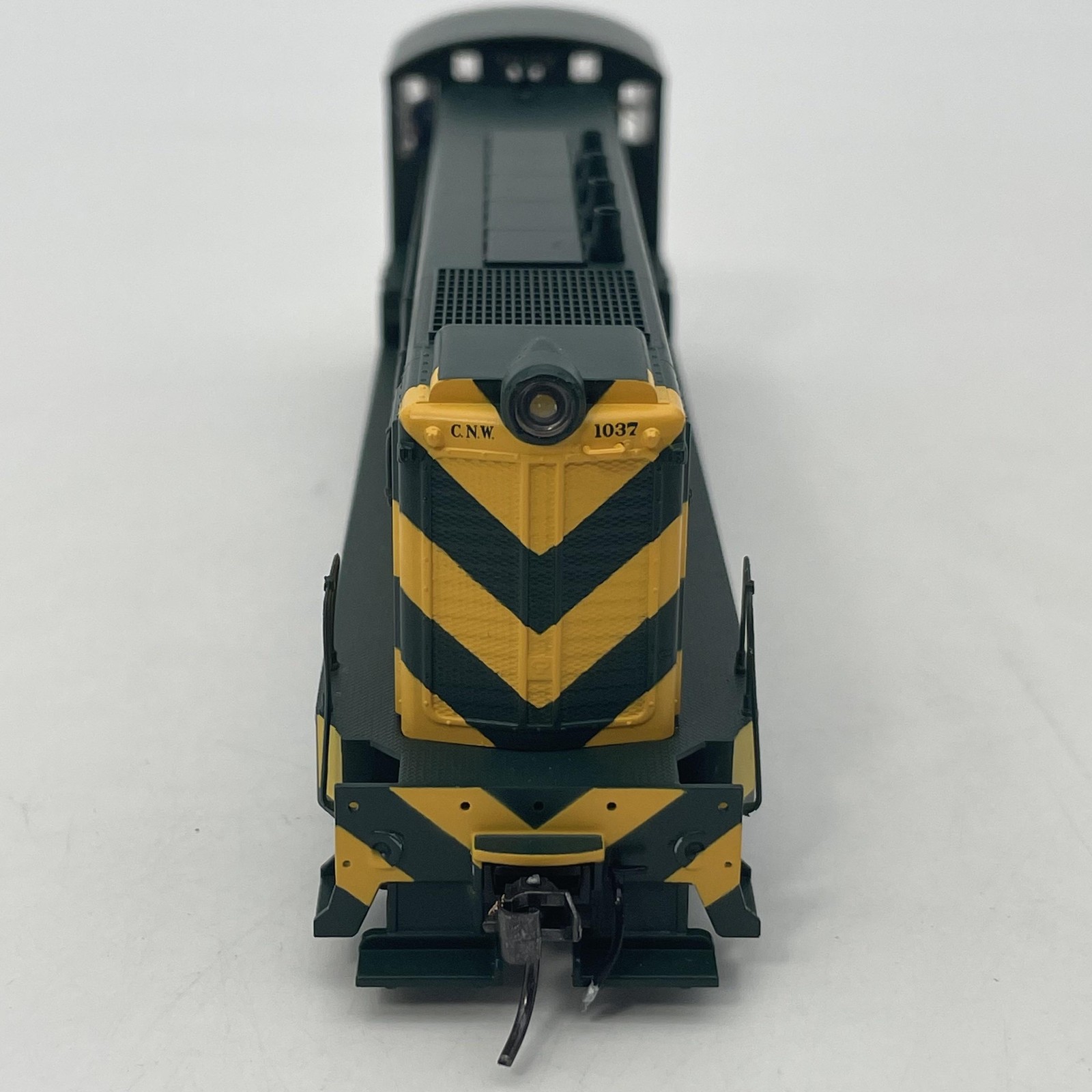 Bowser HO Scale Baldwin VO-1000 Diesel Locomotive C&NW 1037 Green 400 Lighted DC