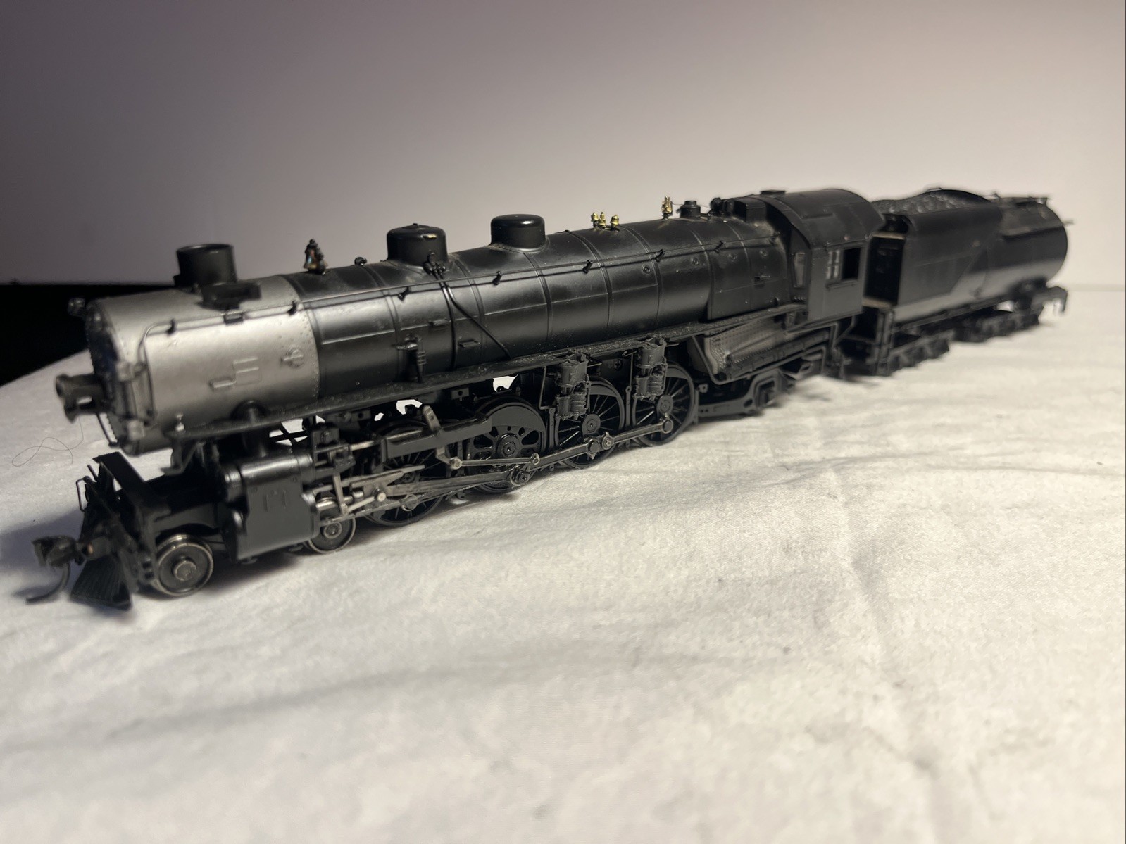 HO Scale Undecorated Unknown Brand 4-8-2 DCC/Sound NO BOX READ DESCRIPTION