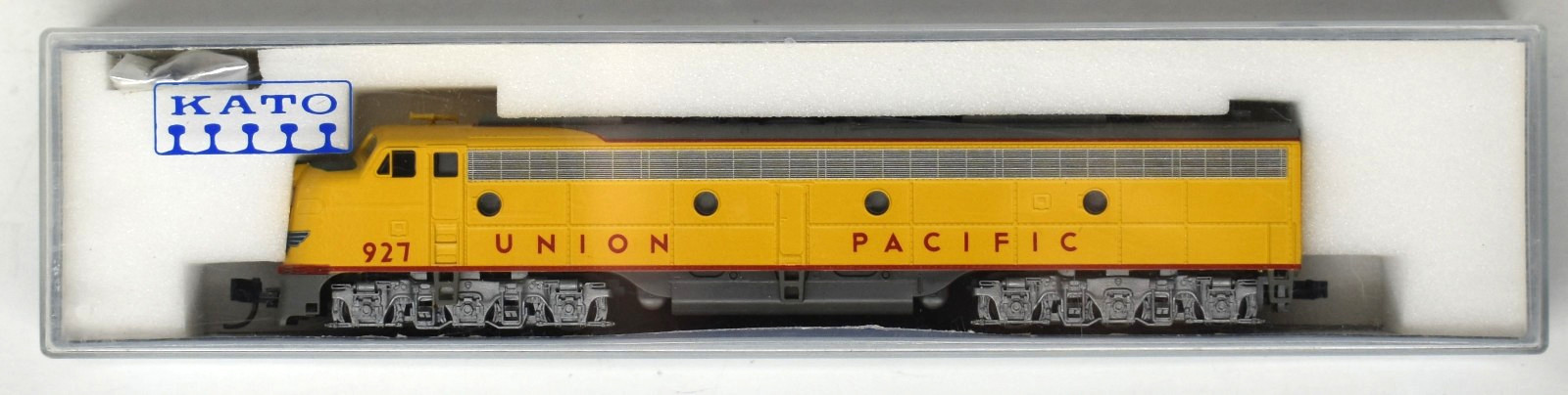 KATO N 1:160 #927 UP UNION PACIFIC EMD E8/9 A DIESEL 176-263 LNIB RUNS GREAT