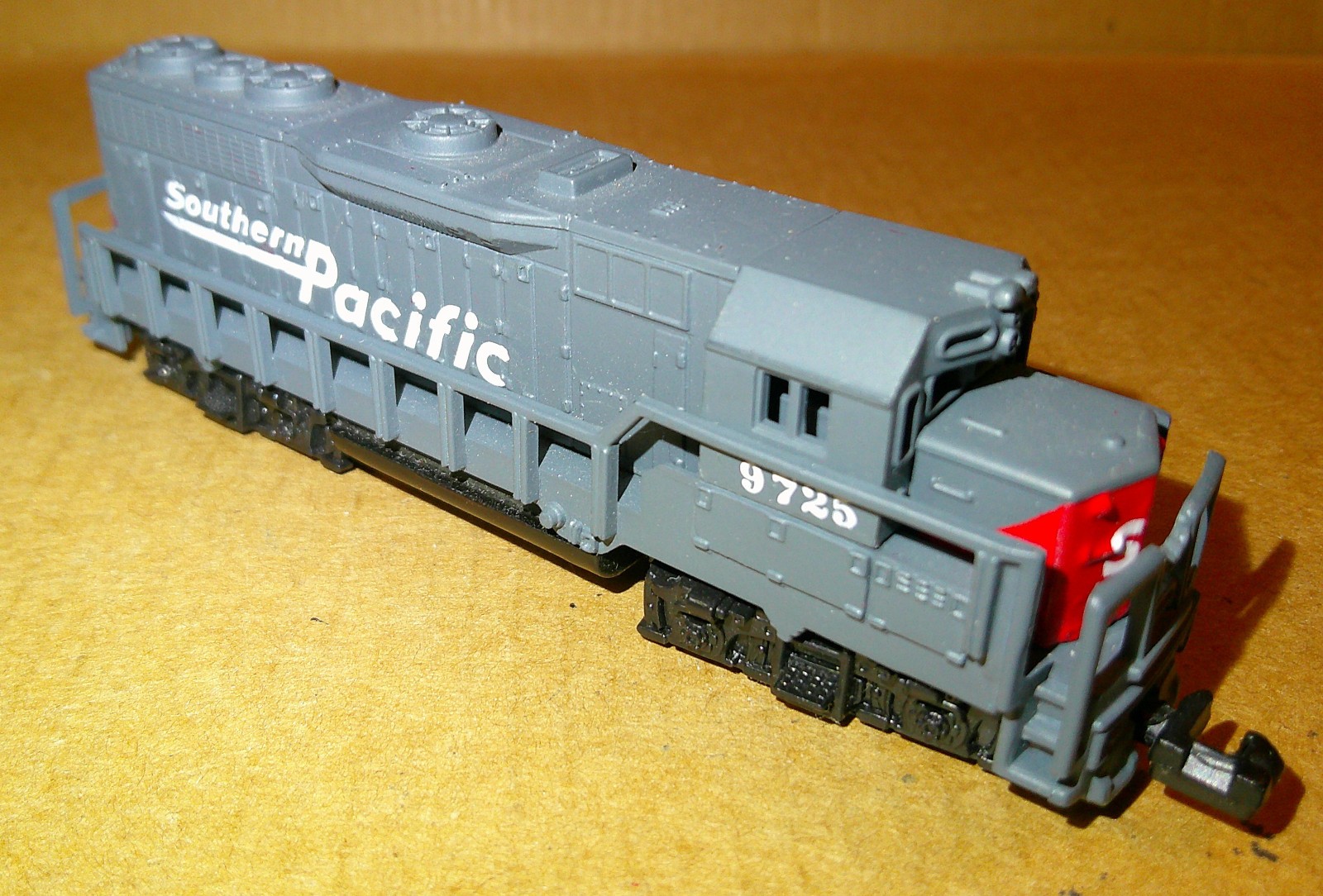 N Scale High Speed # 418 Southern Pacific 9725 Diesel Locomotive Railroad Nice