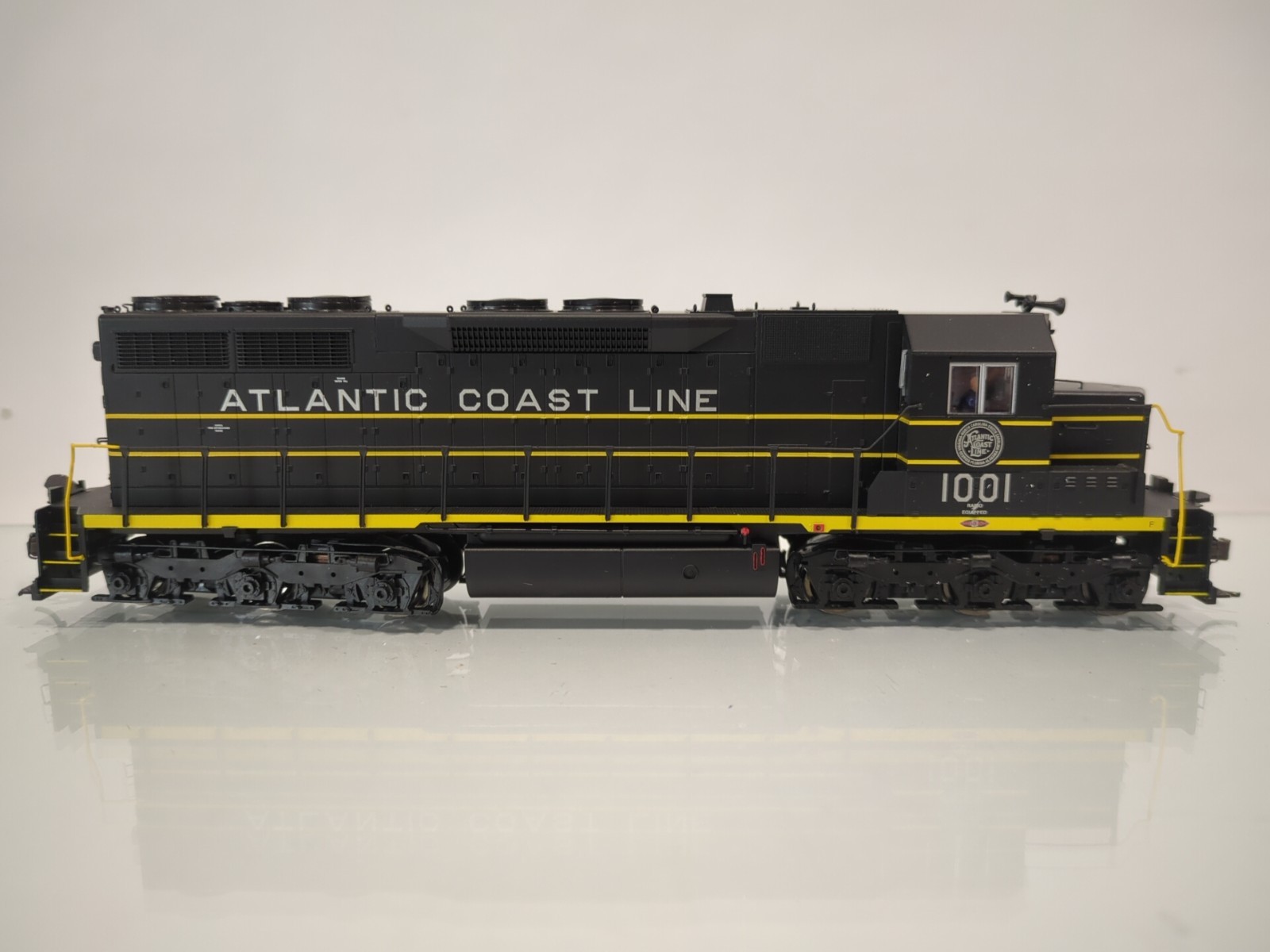 Atlas Master 9213 HO DCC Atlantic Coast Line EMD SD35 Diesel Locomotive ACL 1001