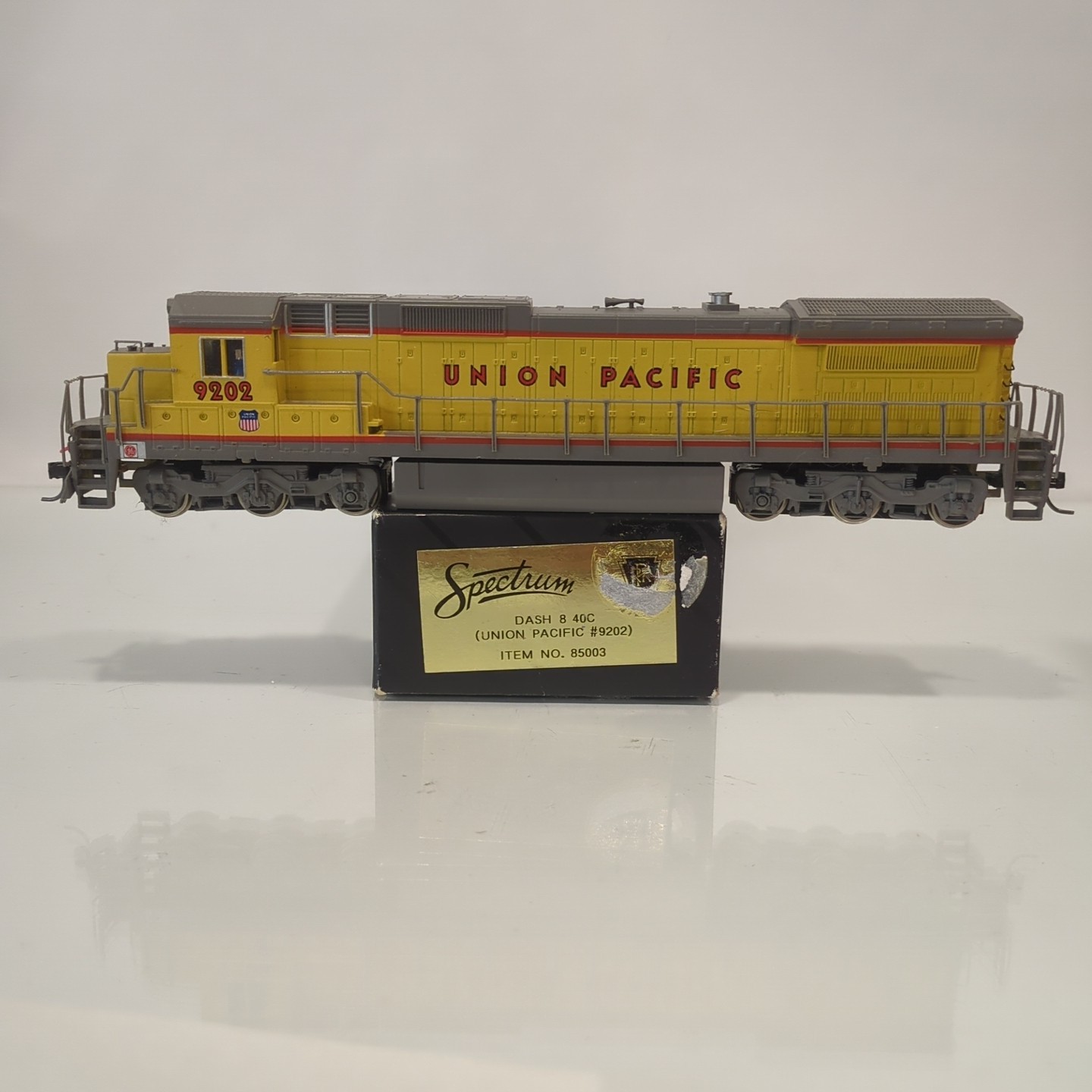 Bachmann Spectrum HO Union Pacific Dash 8-40C Locomotive UP # 9202 C40-8