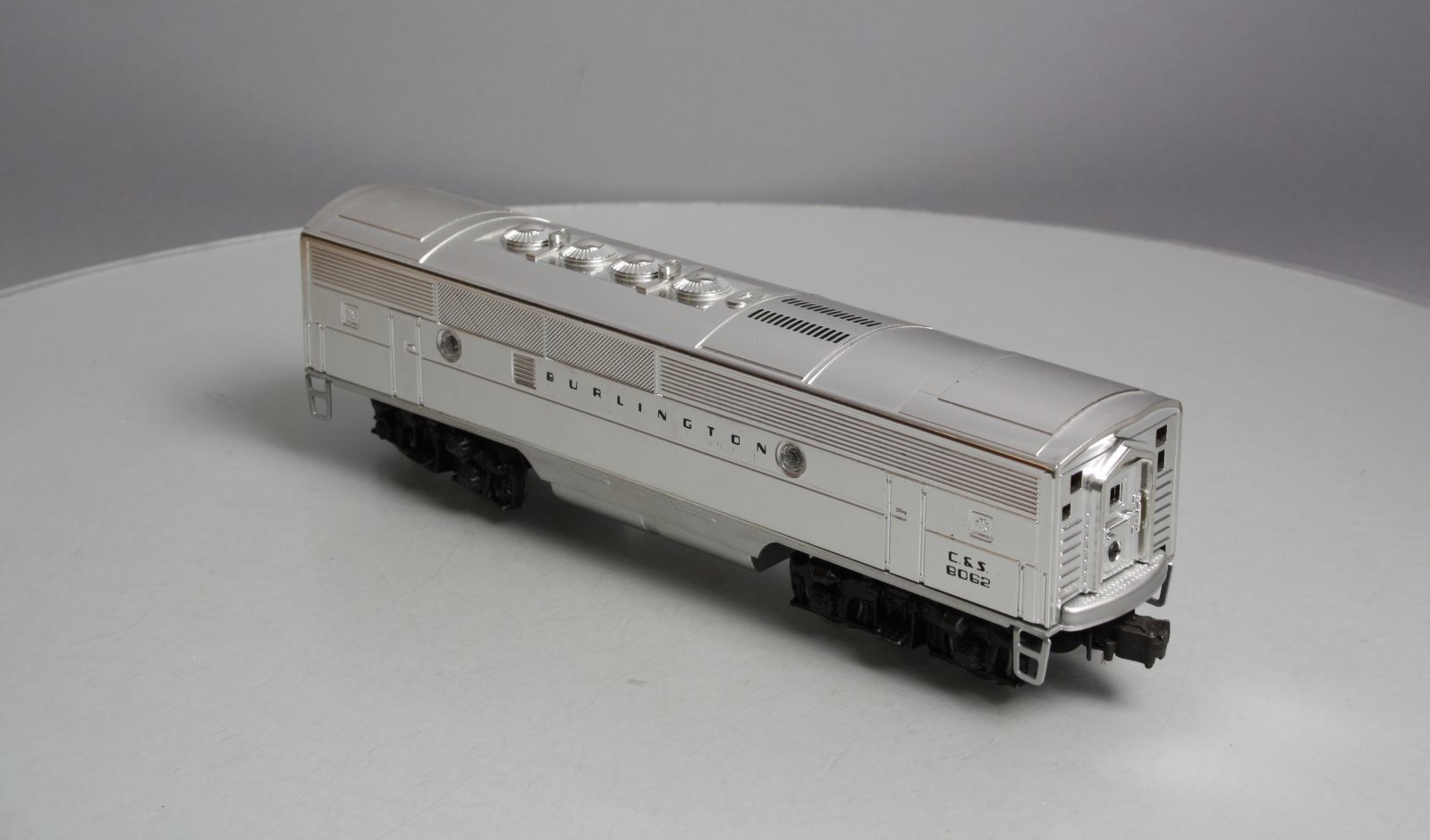 Lionel 6-8062 O Burlington F-3 B-Unit Chrome Non-Powered Diesel Locomotive #8062