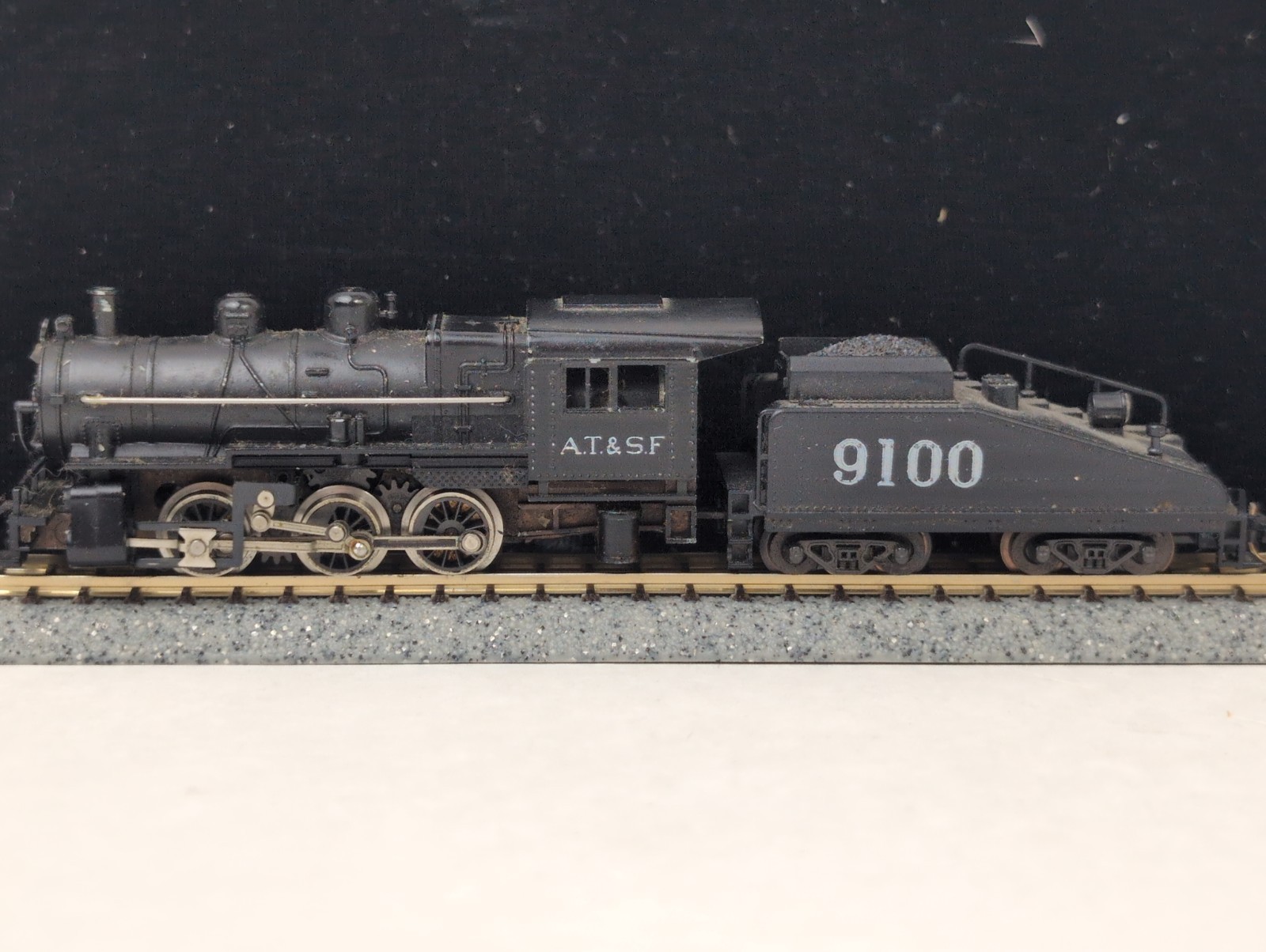 MINITRIX (?)- 0-6-0 Steam Locomotive W/ Tender “AT&SF”- N Scale