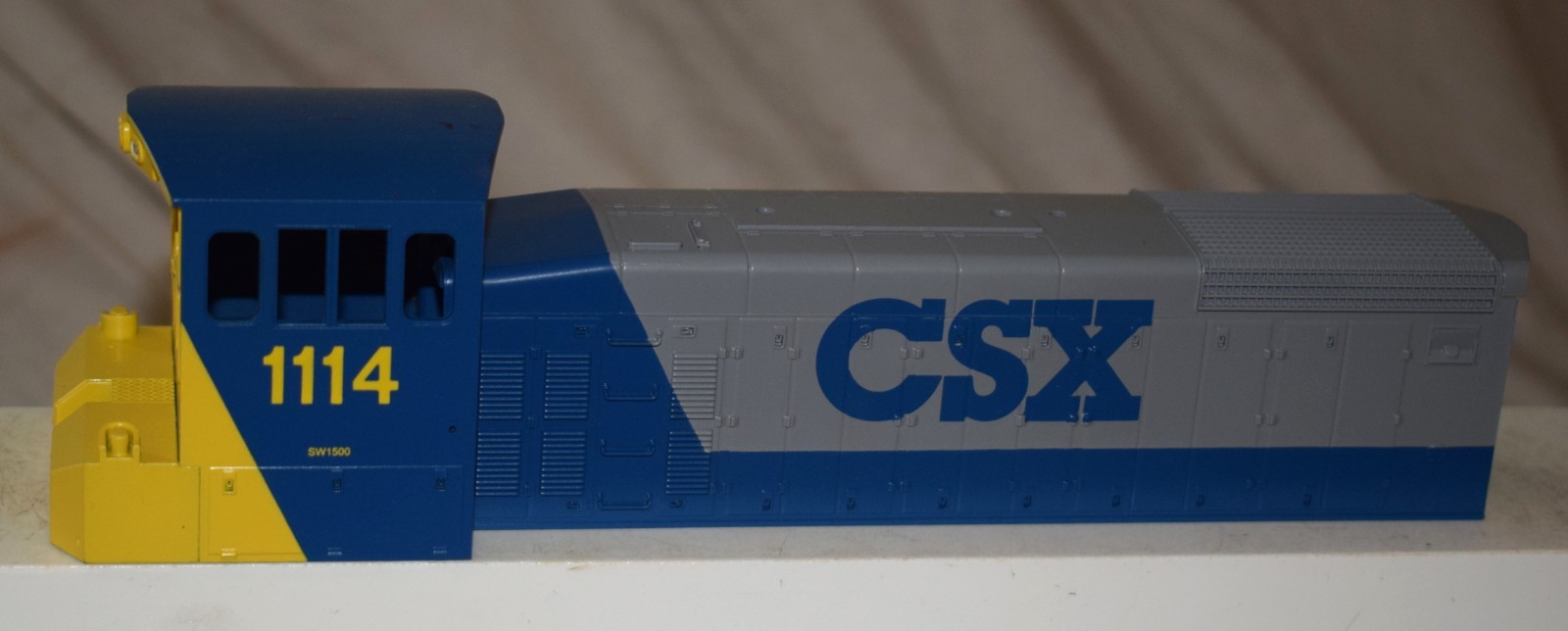 MTH SW-1500 Diesel Locomotive Shell CSX #1114 – O Gauge Sample