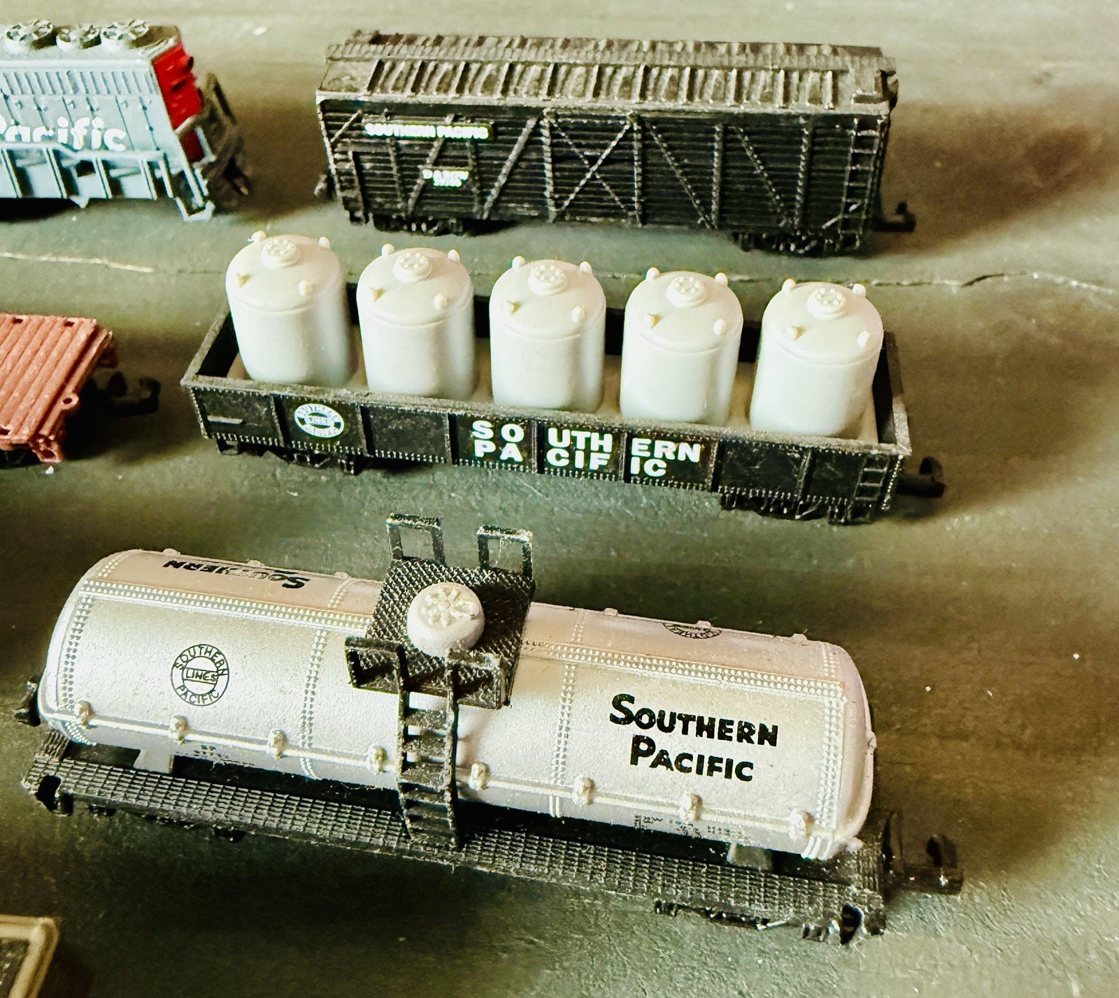 SOUTHERN PACIFIC LOCOMOTIVE ENGINES Cars Lot High Speed Toy Train & Parts