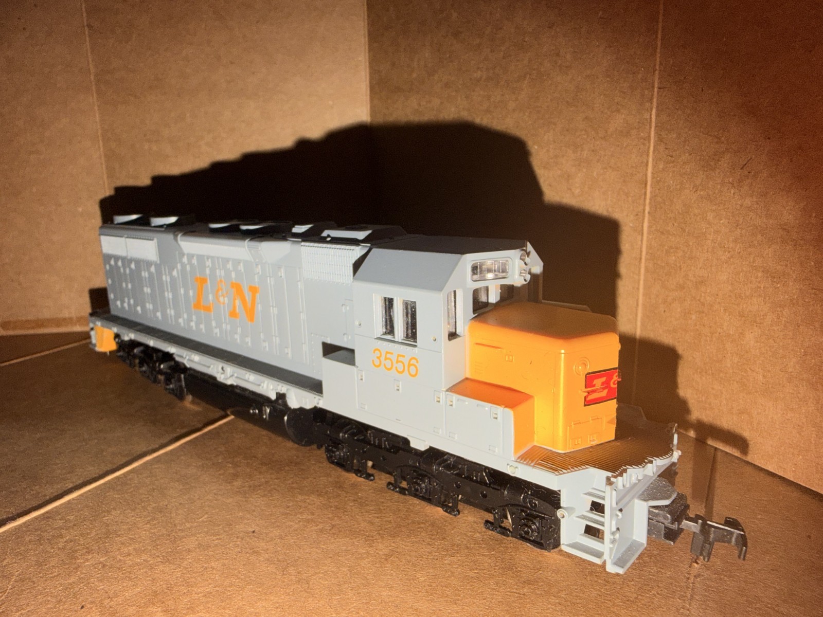 HO scale L & M locomotive engine. Yellow and gray. Works great Collector