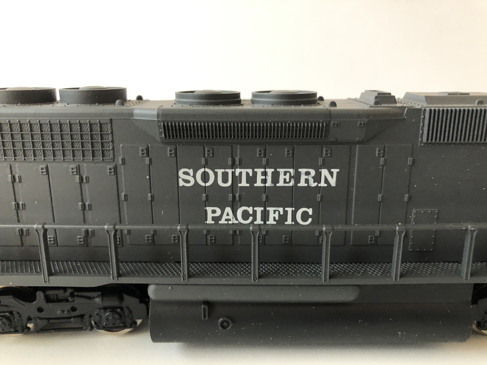 AHM SD-40 w/ Fly Wheel 5030-06 S.P. Southern Pacific 8444 HO Train Locomotive