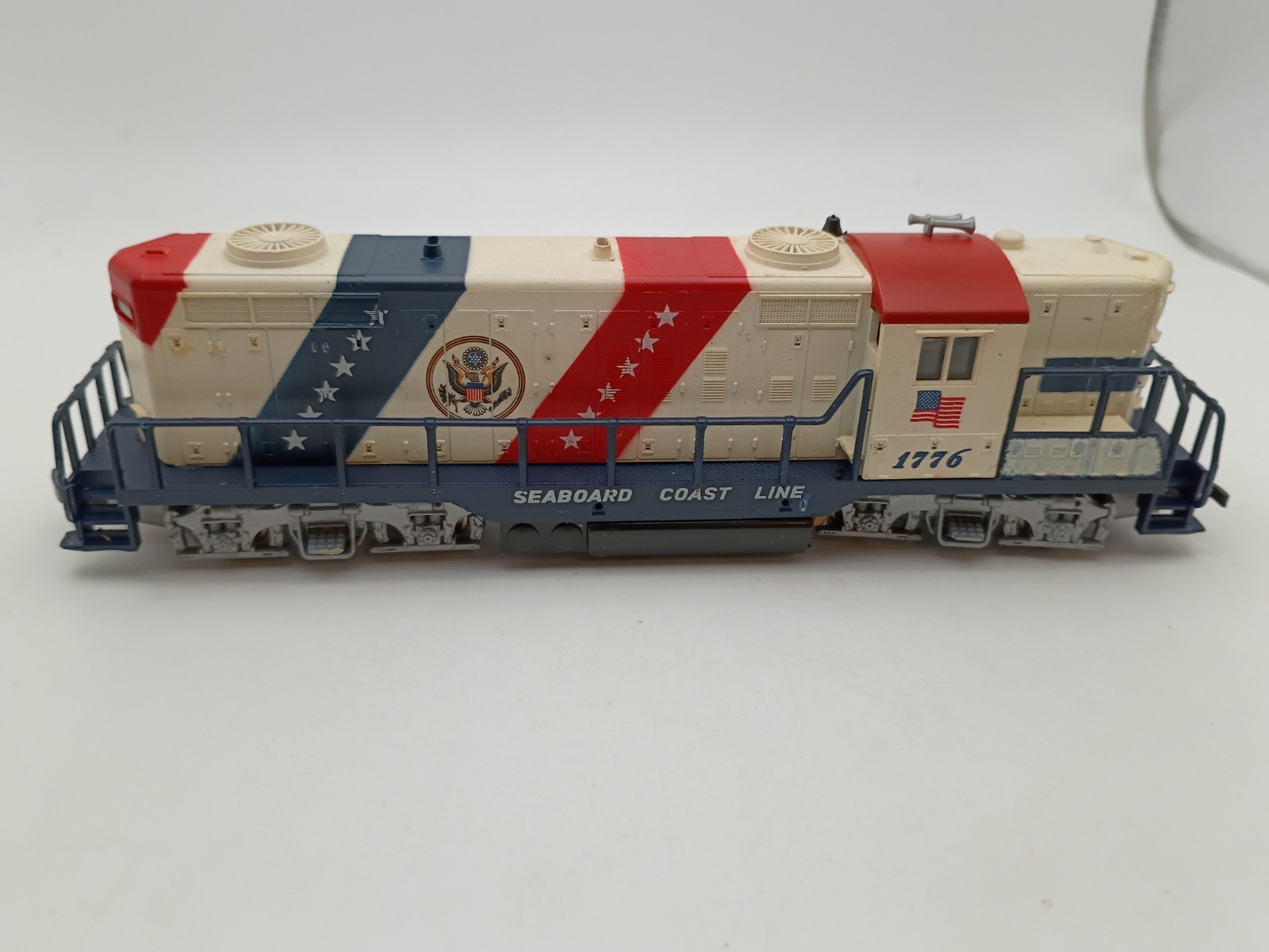 Vintage AHM HO Scale Spirit of ’76 Seaboard Coast Line #1776 Diesel w/ Box
