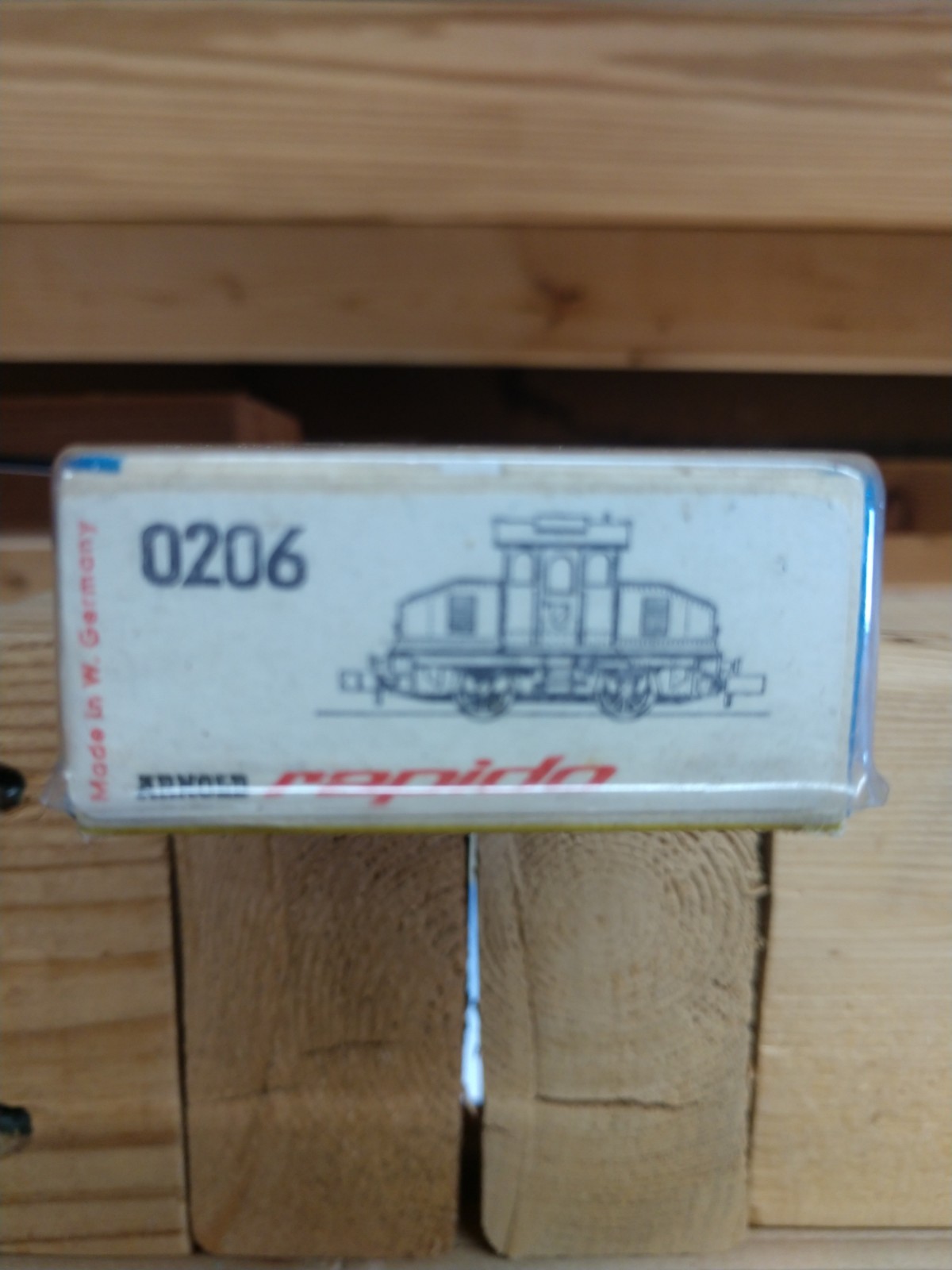 Arnold Rapido N scale European 2 axle center cab switcher – Item #0206 NEW