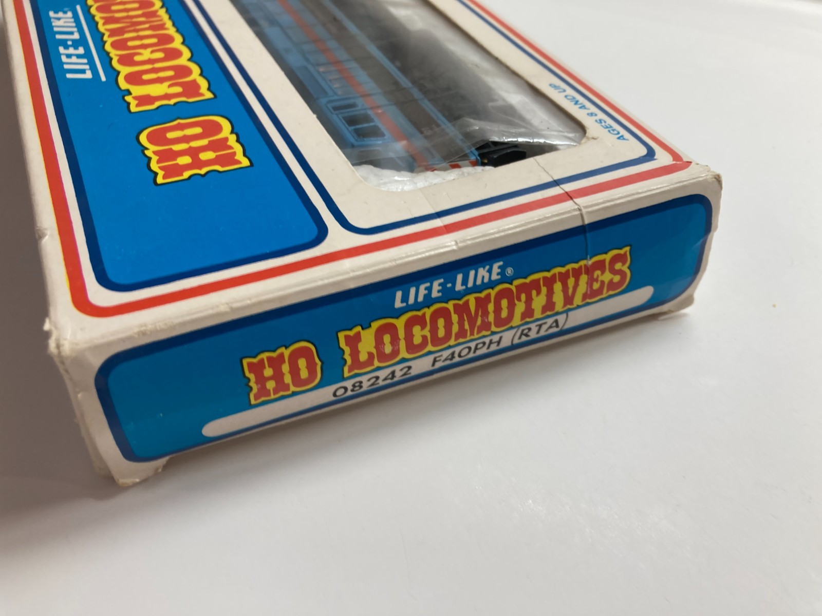 HO Life-Like Deisel Locomotive 08242 F40PH ( RTA) Regional Transit Blue
