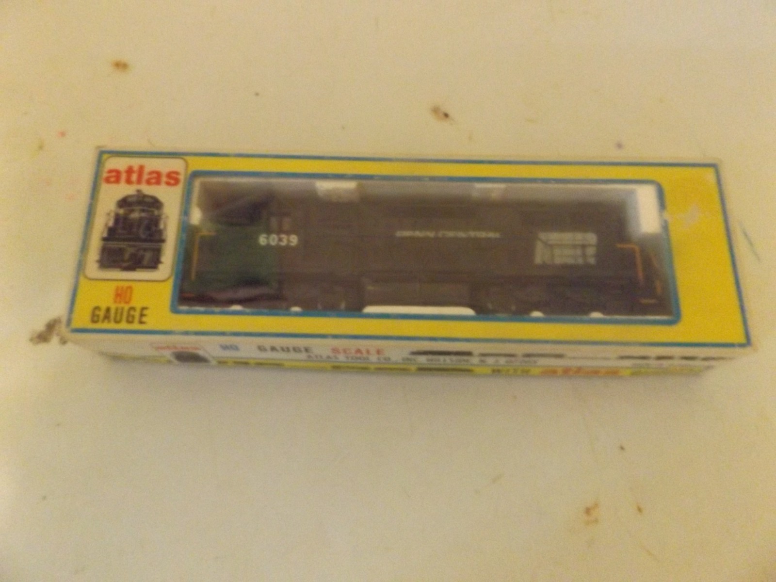 HO Scale Atlas 7017 PC Penn Central EMD SD35 Diesel Locomotive #6039