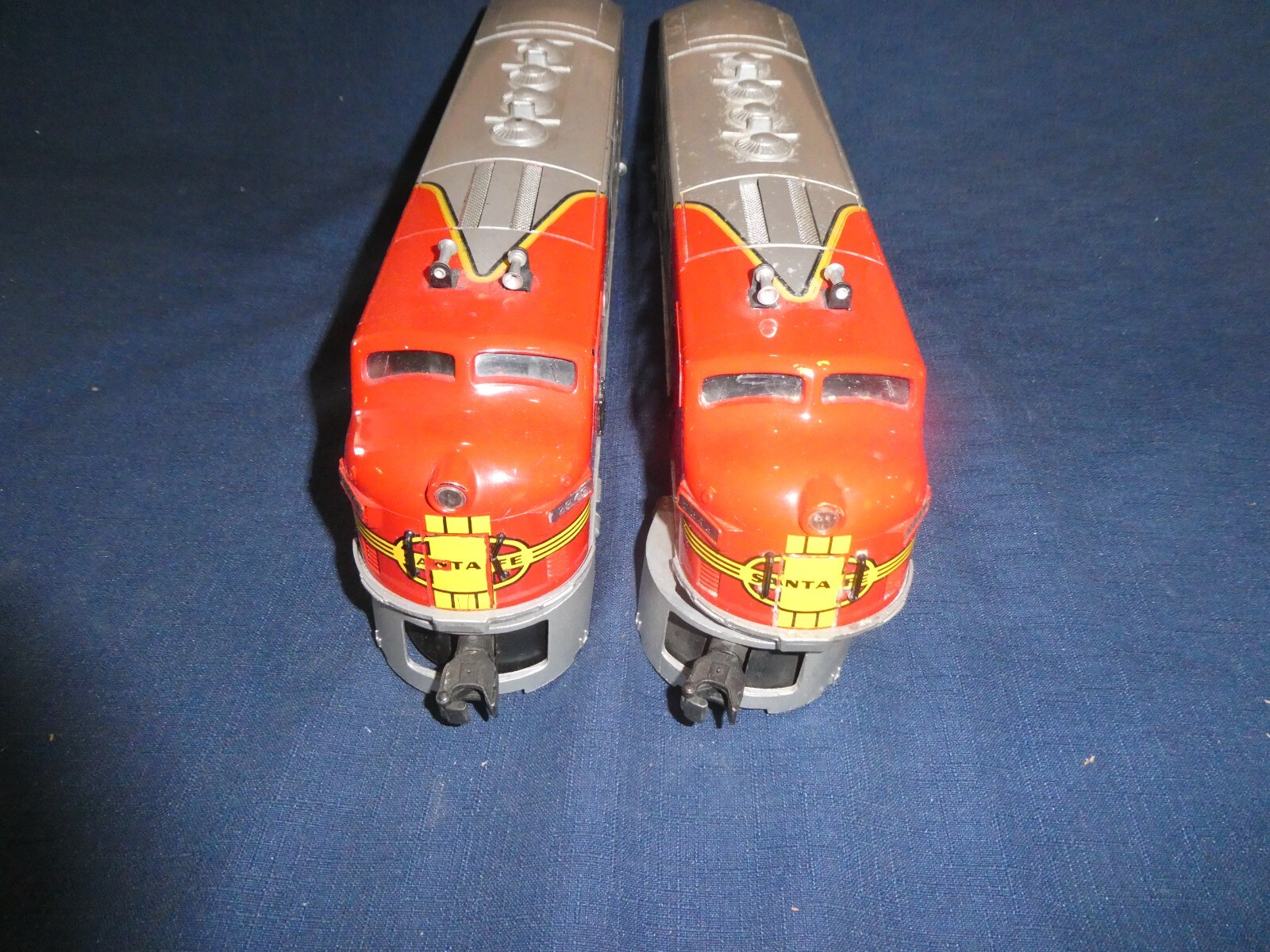 LIONEL 2343 AA SANTA FE F3’S IN OB’S, MASTER CARTON, & WRAPPING PAPER EXCELLENT