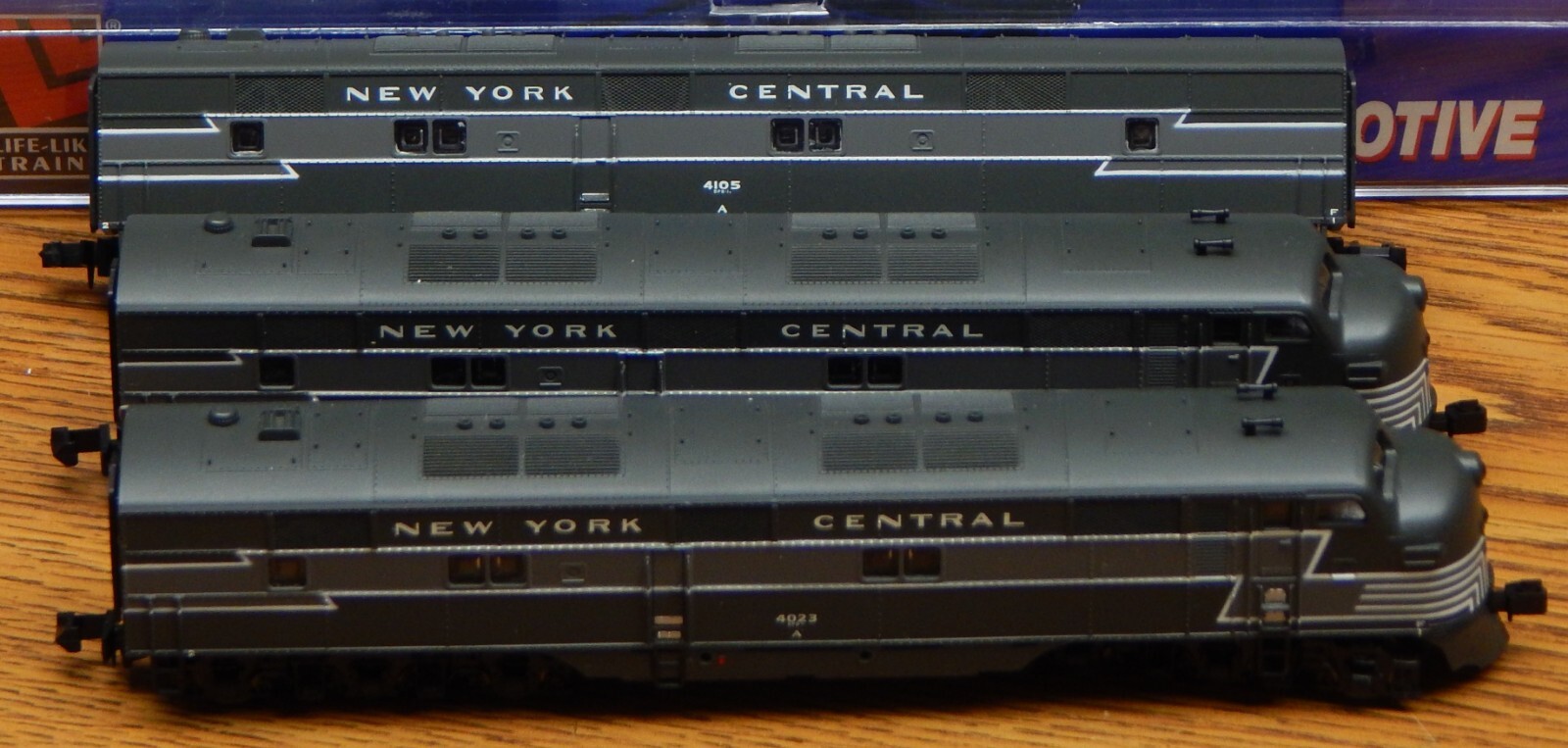LIFE LIKE 7011,7012,7013 NYC E7 A,B,A DIESEL LOCOMOTIVE USED VERY LITTLE W/BOX N
