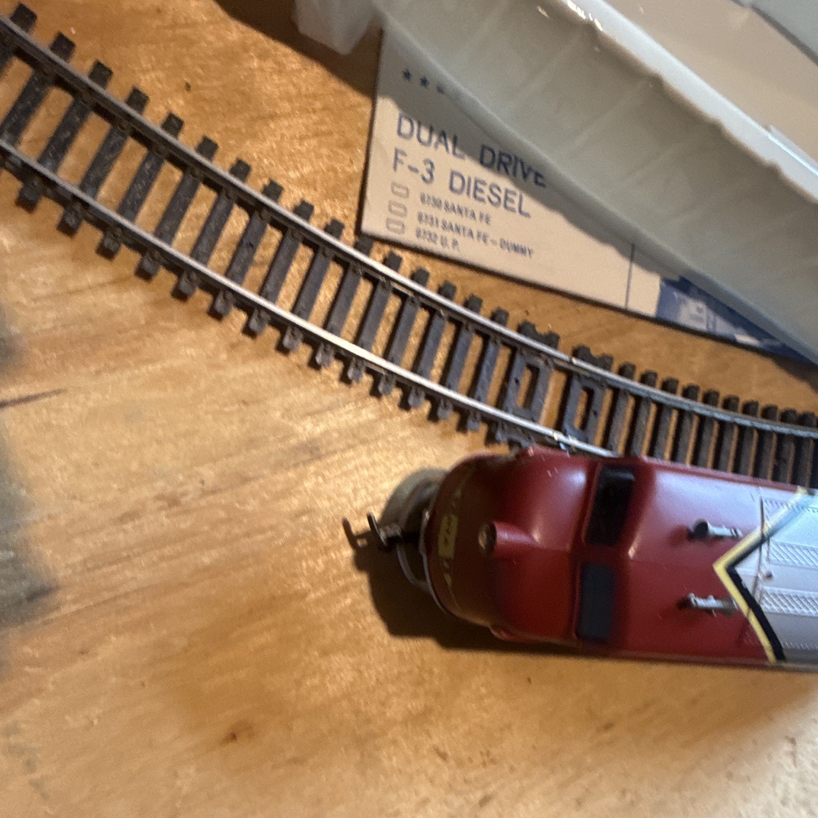Model Power HO F3 Diesel Locomotive Santa Fe Dual Drive Analog #6730 Tested Runs