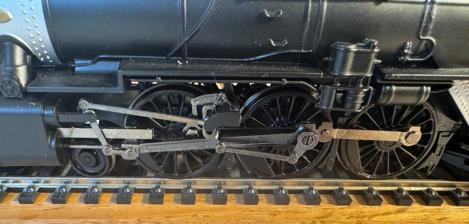 Bachman Spectrum Pennsylvania 1361 K4 4-6-2 Steam Locomotive with DCC (HO scale)