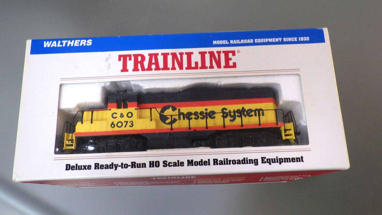 HO-Walthers 931-124 Trainline GP9M POWERED Locomotive in Box *C&O Chessie System