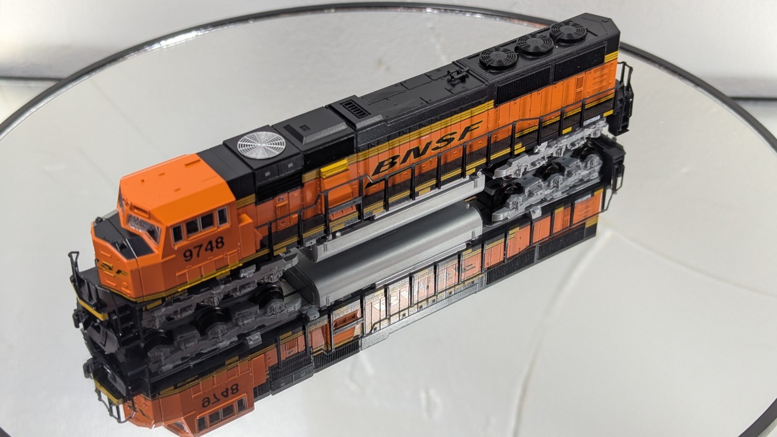Kato N Scale EMD SD70MAC BNSF Heritage III “Swoosh” #9748 – Unused – 176-6305