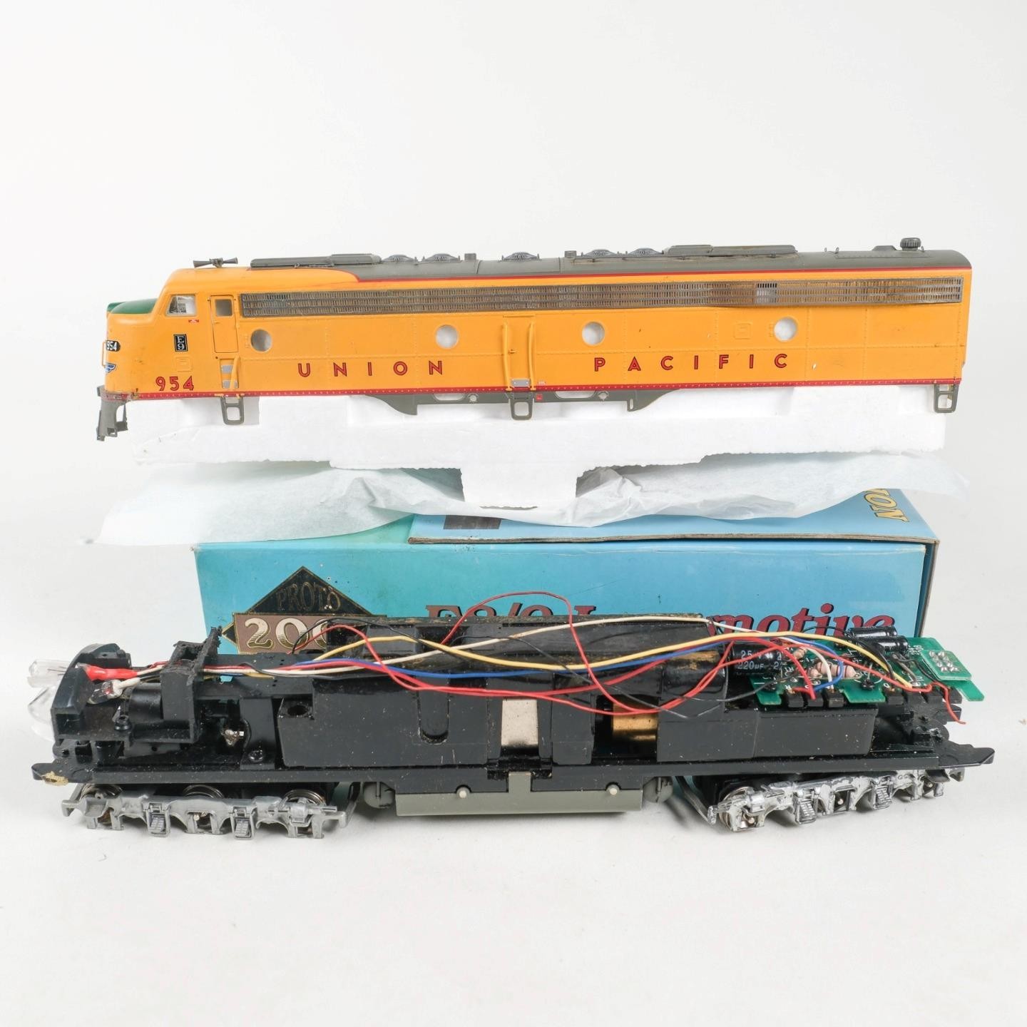 Proto 2000 HO Scale Union Pacific UP #954 E8/9 Diesel Locomotive DC