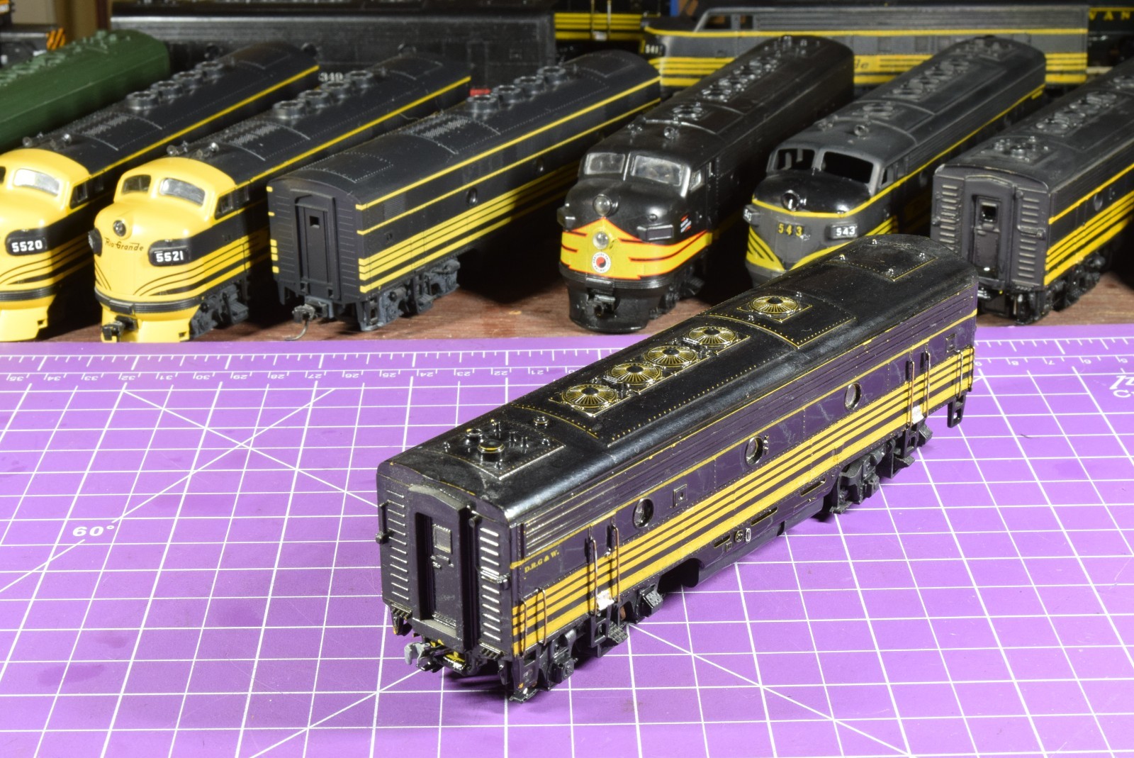 track ready non-powered DRG&W 9.2 oz Cab # ? die cast knuckle couplers