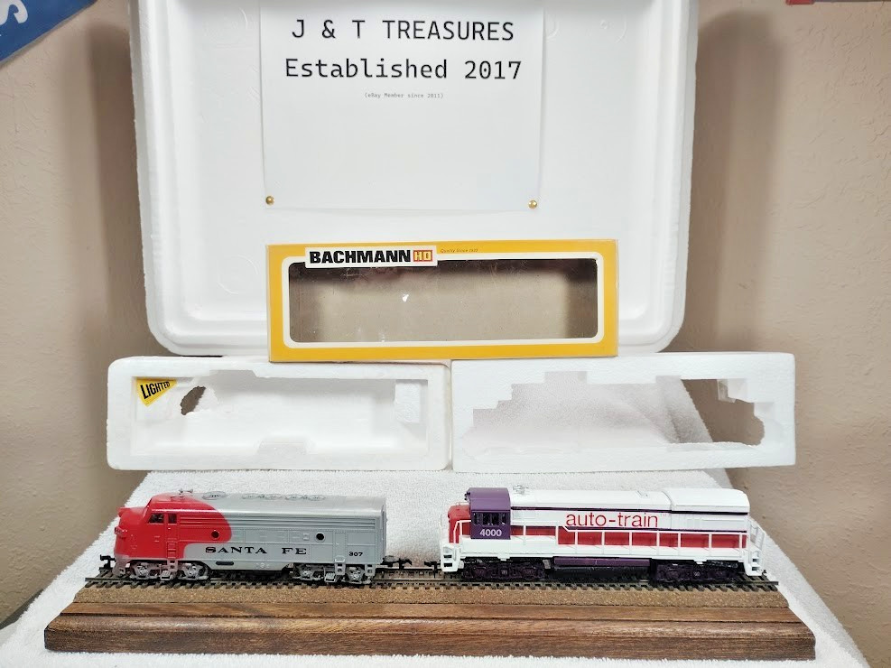 HO Scale Bachmann Diesel Locomotives Auto-Train 4000 & Santa Fe 307 (Need Work)