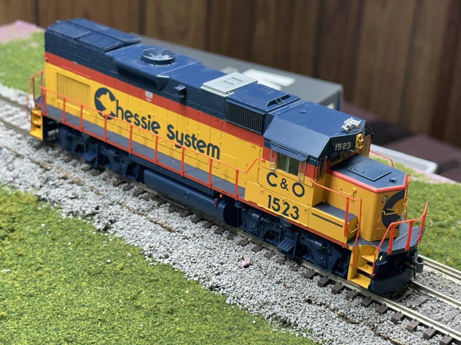 GP15T Athearn Genesis HO DCC ready Chessie C&O with LED #1523 Rare With Box