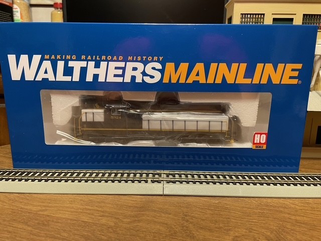 910-10493 Chesapeake & Ohio GP9 #5924 in Standard DC with detail parts added.