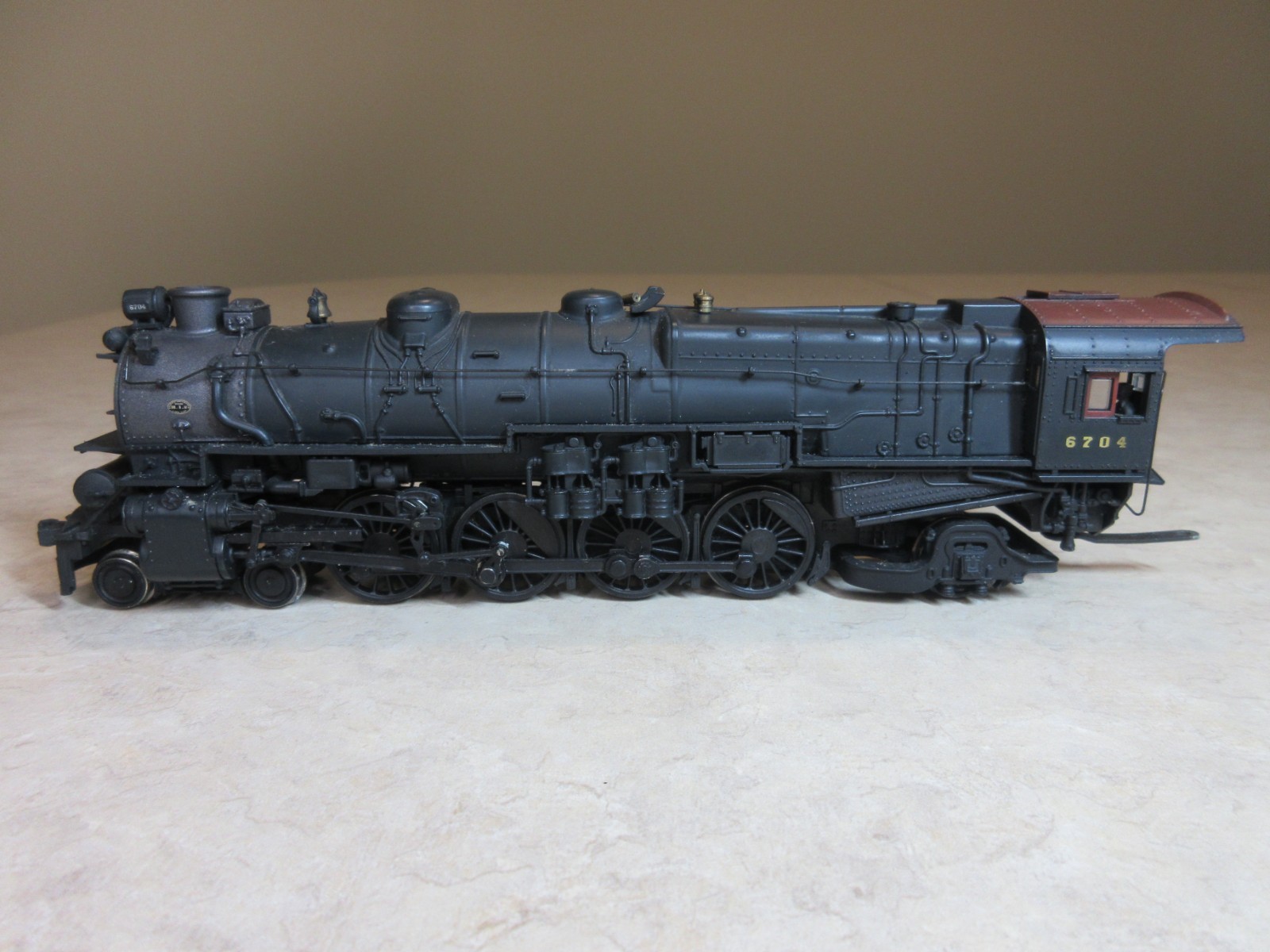 Broadway Limited 008. 4-8-2 M1b Steam Locomotive. PRR #6704. HO DCC. Watch Video
