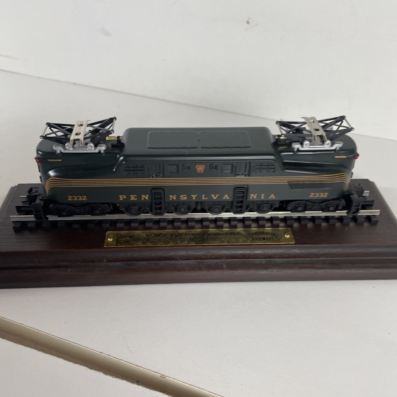LIONEL Hallmark 2332 Pennsylvania GG-1 Electric Locomotive For Display In Case
