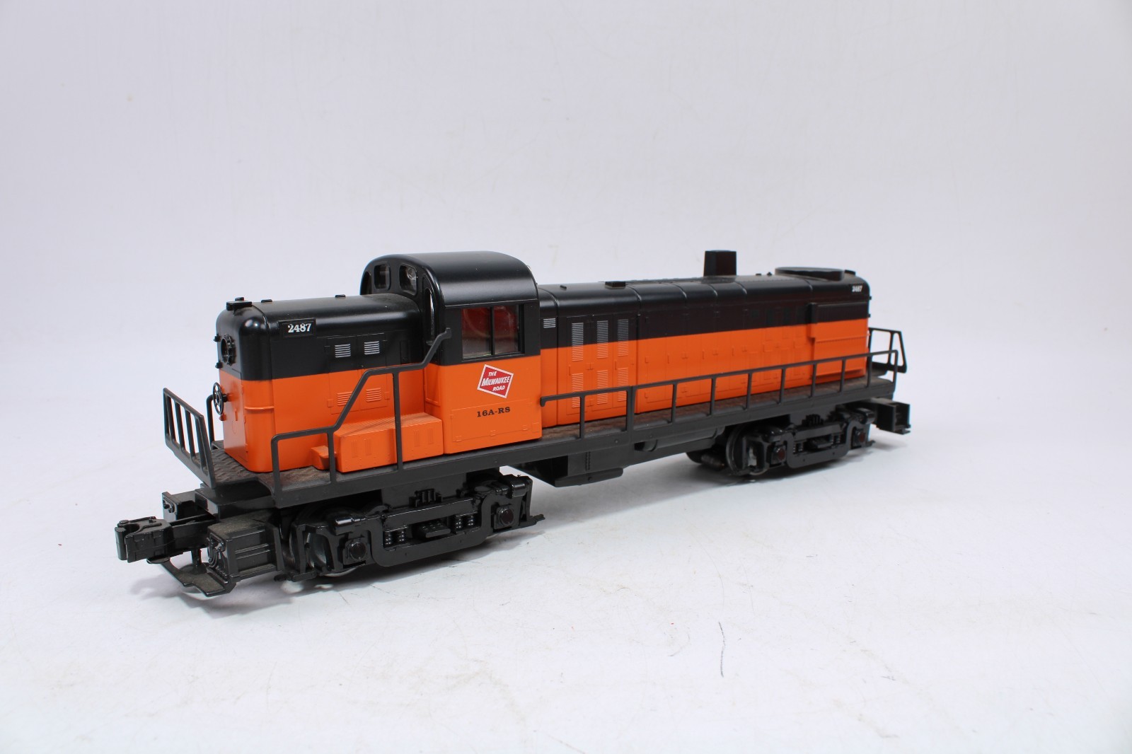 Lionel 6-18833 O Gauge RS-3 Diesel Locomotive Milwaukee Road #16A-RS w/Horn