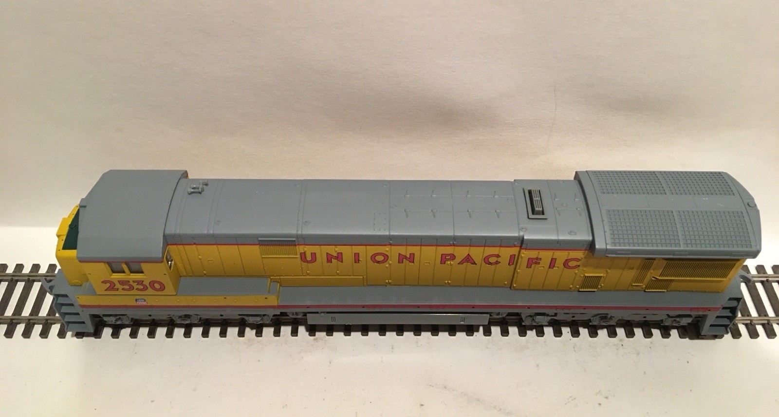 HO Atlas 8619 Union Pacific C30-7 Powered Diesel Locomotive UP #2530