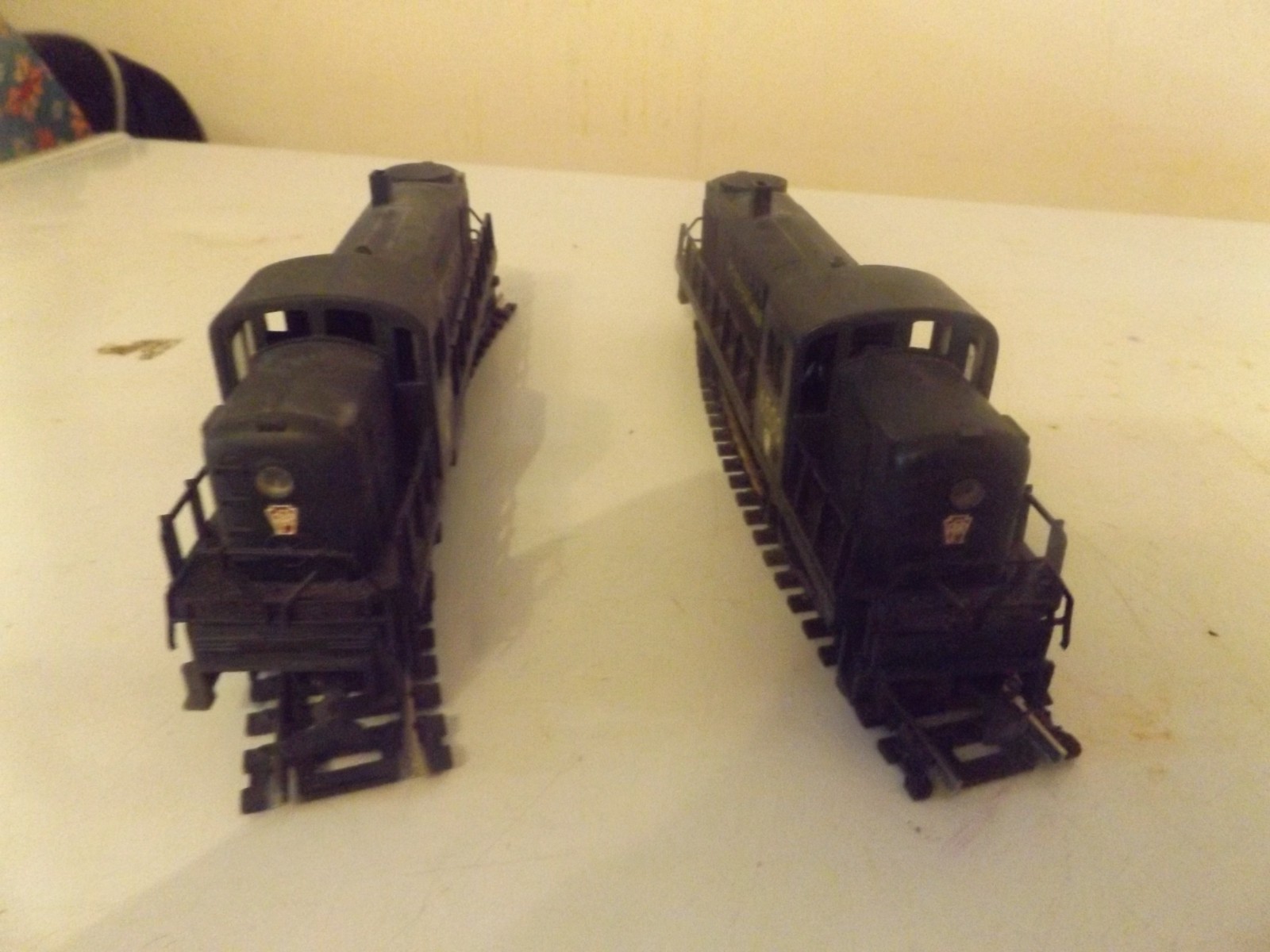 AHM 5131 HO PENNSYLVANIA RR Alco RS-2 DIESEL POWERED & DUMMY UNIT