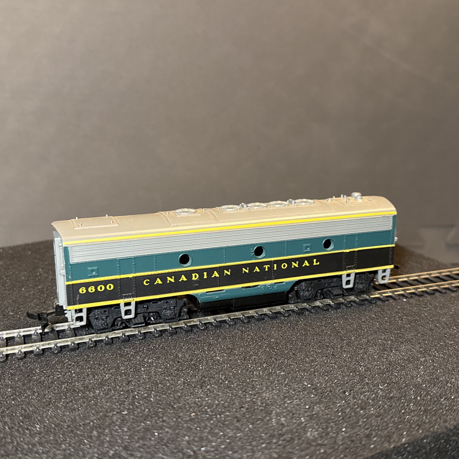 Athearn HO-Scale Canadian National 3225/3026 F7A/F7B/F7A Set