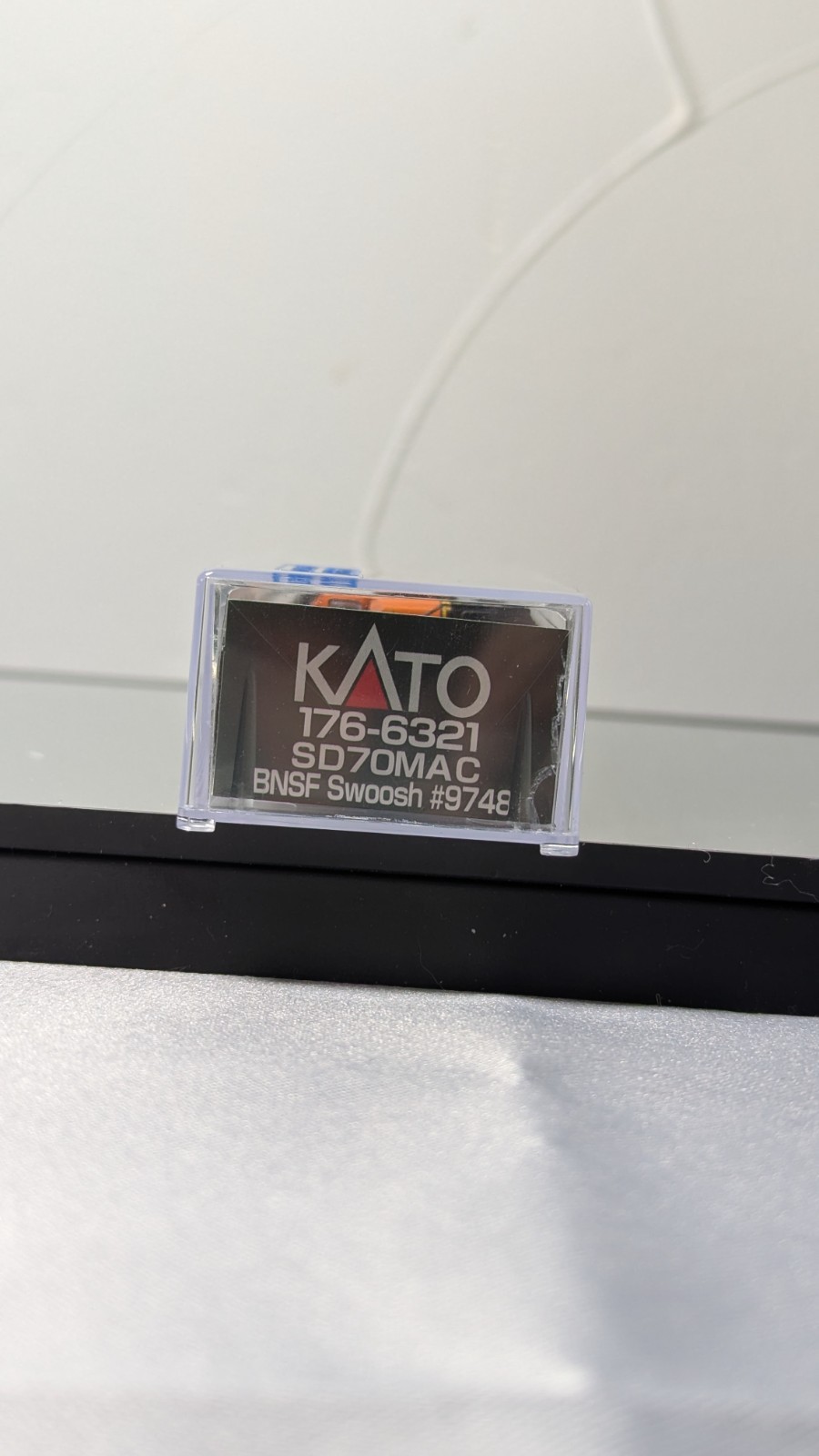 Kato N Scale EMD SD70MAC BNSF Heritage III “Swoosh” #9748 – Unused – 176-6305