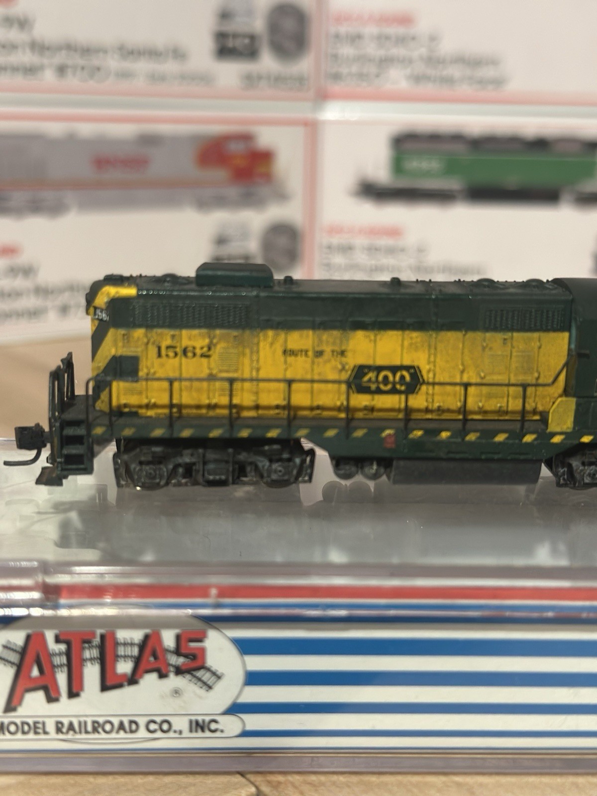 Atlas N GP-9 Ph 2 CNW Chicago and Northwestern #1562 DC weathered Custom￼