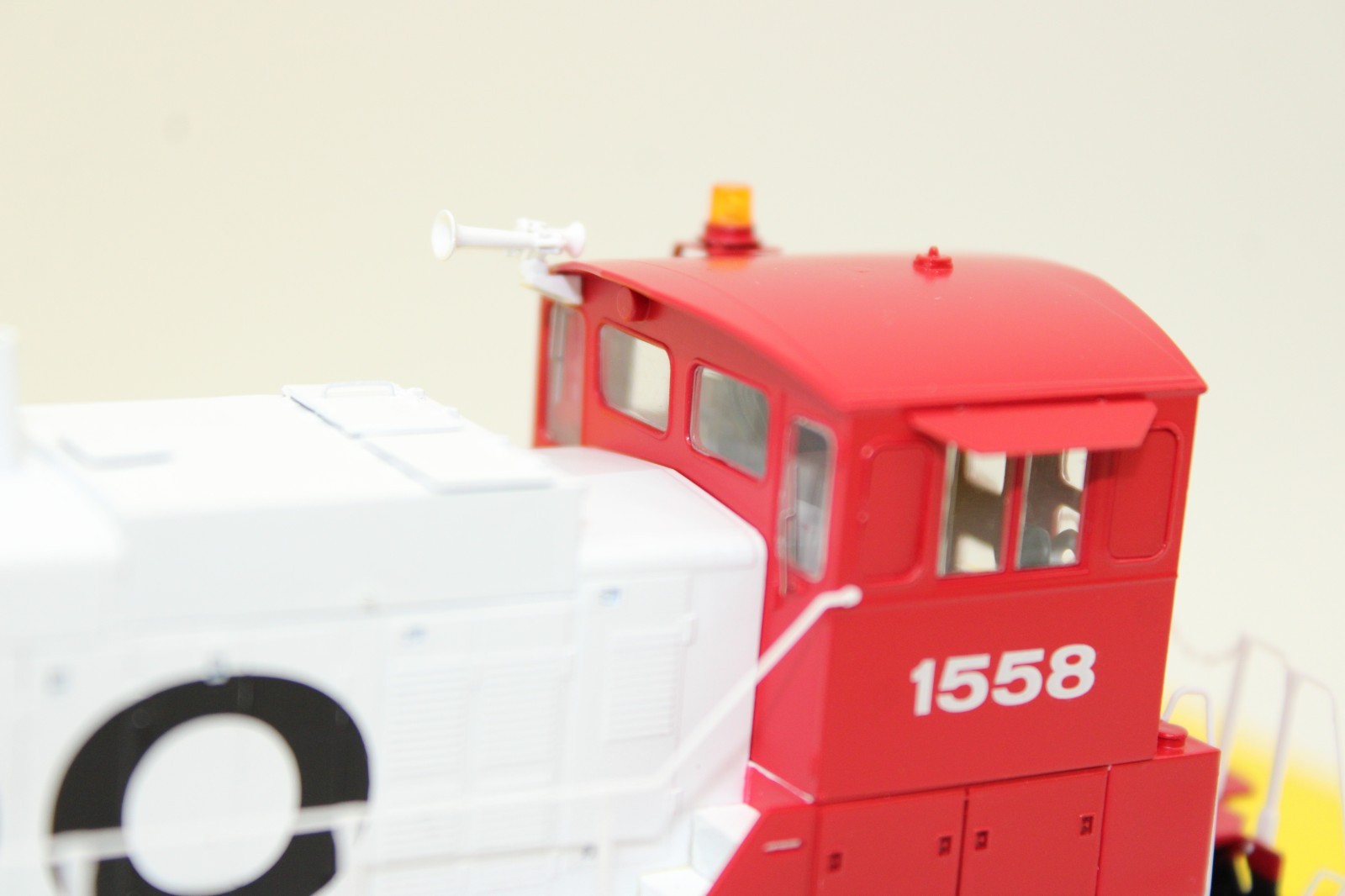 Athearn Genesis HO Scale SOO Line MP15AC Diesel Locomotive #1558 DCC Sound