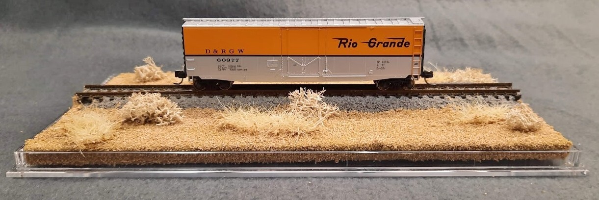 N SCALE -SINGLETRACK 8″ -DISPLAY CASE -“DESERT SCENE” FOR ANY N TRAINS