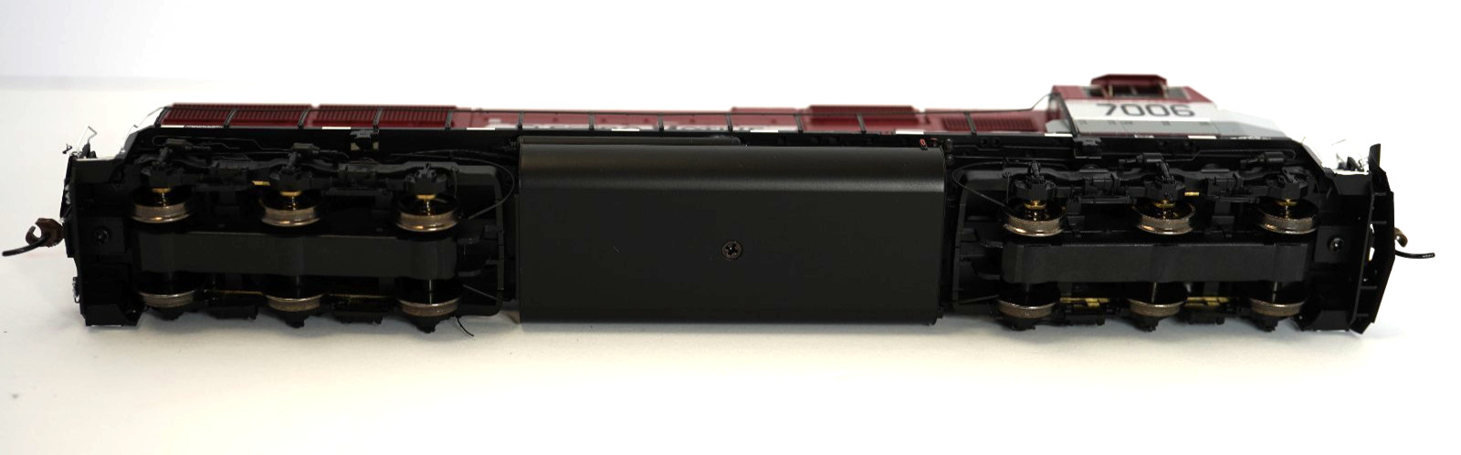 Athearn EMD SD70M EMD Leasing paint DC Excellent #7006