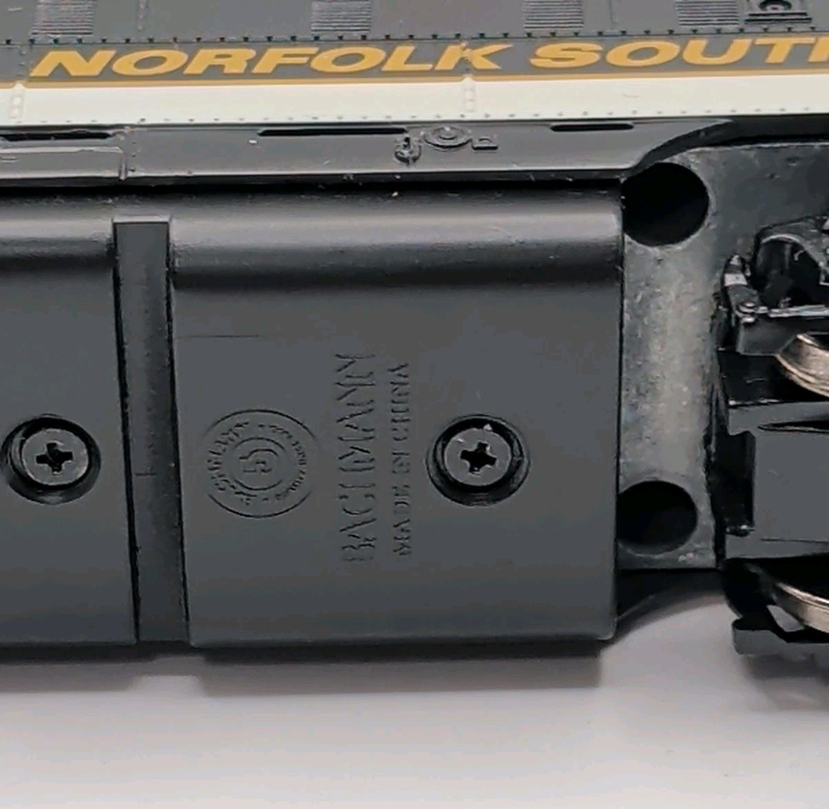 Bachmann 4270 HO Gauge Model Railroad Norfolk Southern Locomotive Caboose 2 Cars