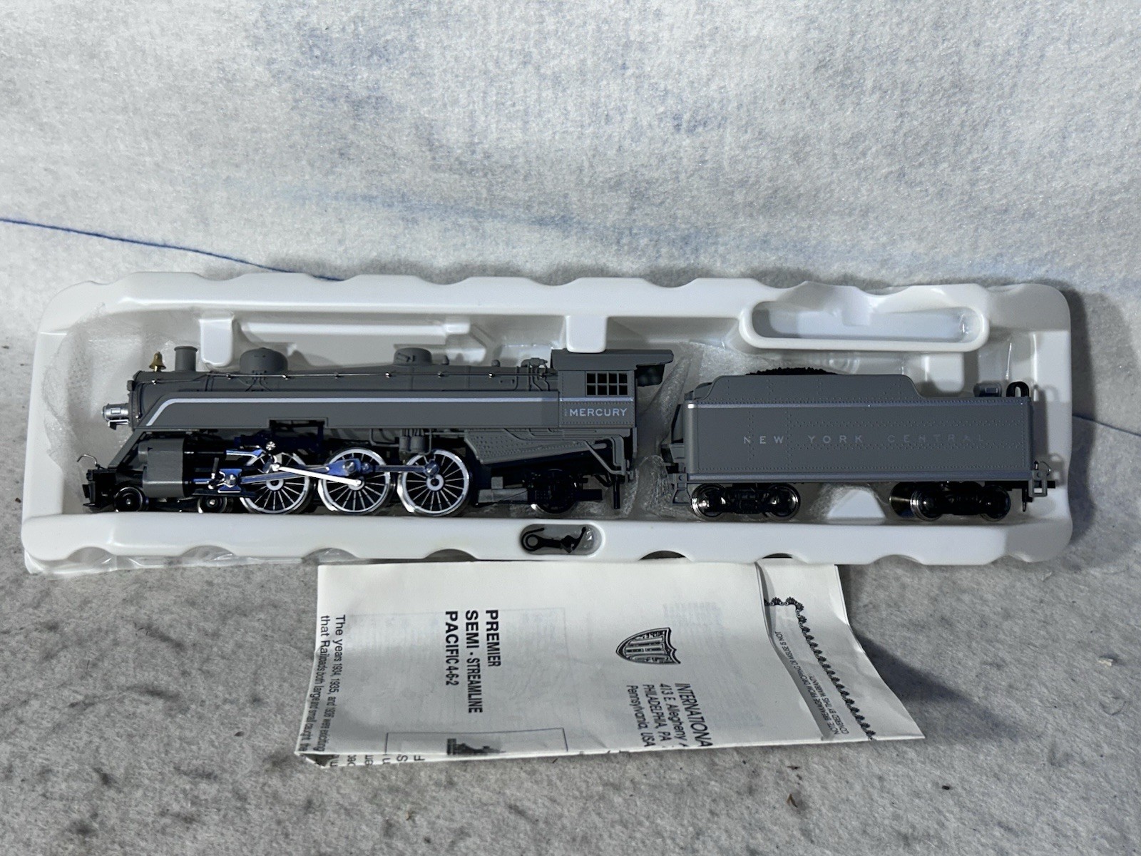 Classic IHC PREMIERE NYC 4-6-2 Streamline Pacific/7 Car Passenger Set HO