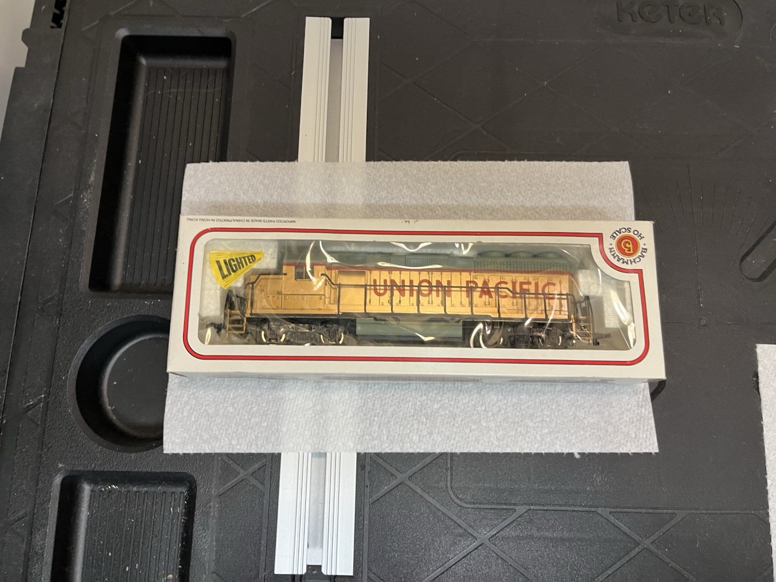Bachmann HO Gauge Union Pacific GP 40 Gold Colored Engine New Old Stock