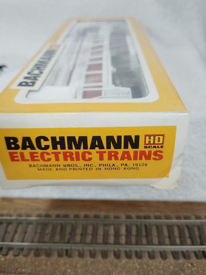 HO Scale Bachmann Diesel Locomotives Auto-Train 4000 & Santa Fe 307 (Need Work)