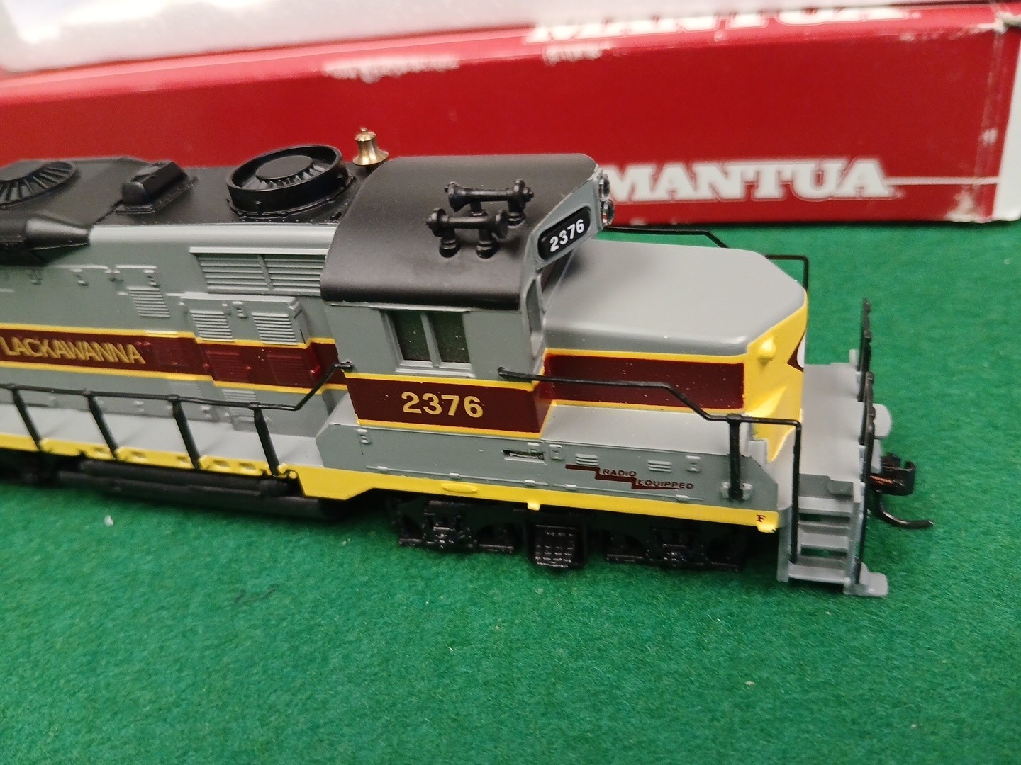 Model Power Ho GP-20 Diesel #2376 Erie Lackawanna New Wmew Style Couplers Added