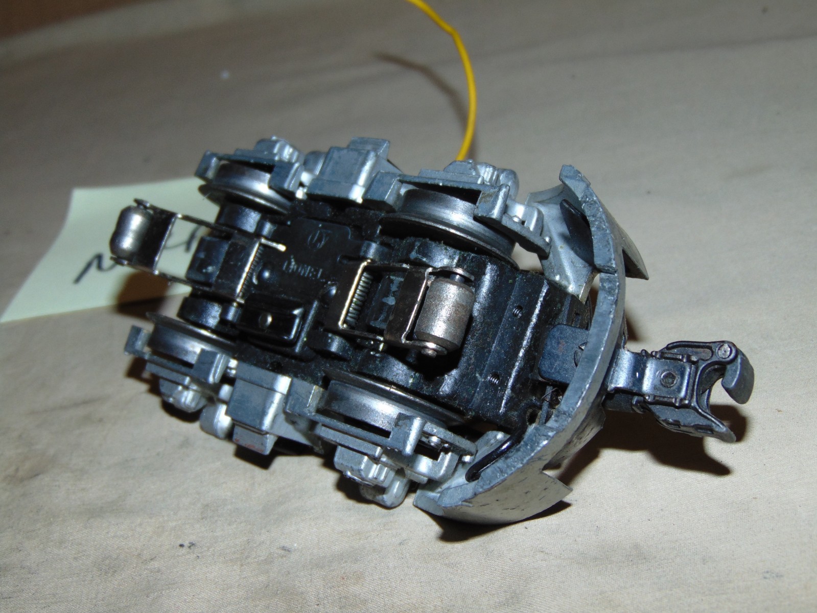 LIONEL 2353 – 2355 F-3 FRONT POWER TRUCK WITH MAGNATRACTION N146