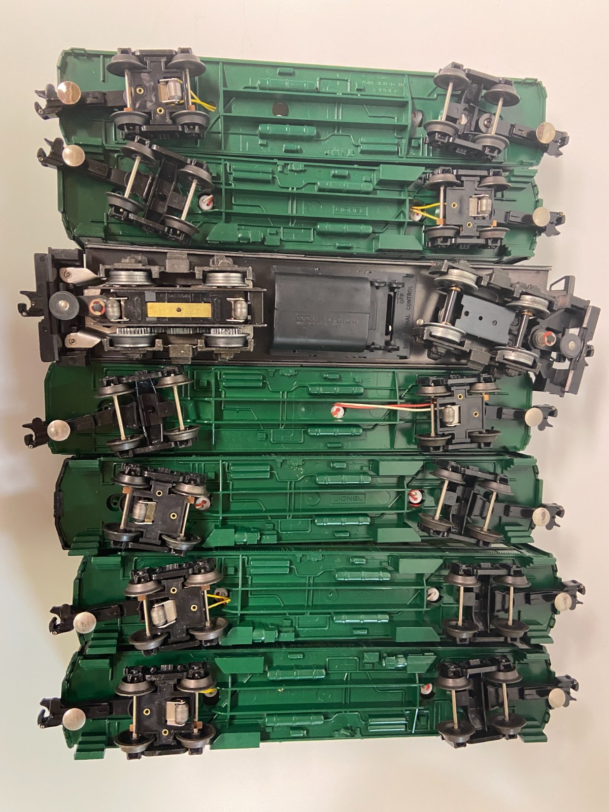 Lionel 6-8774 Southern GP-7 Diesel O Gauge Locomotive & SIX Passenger cars! TEST