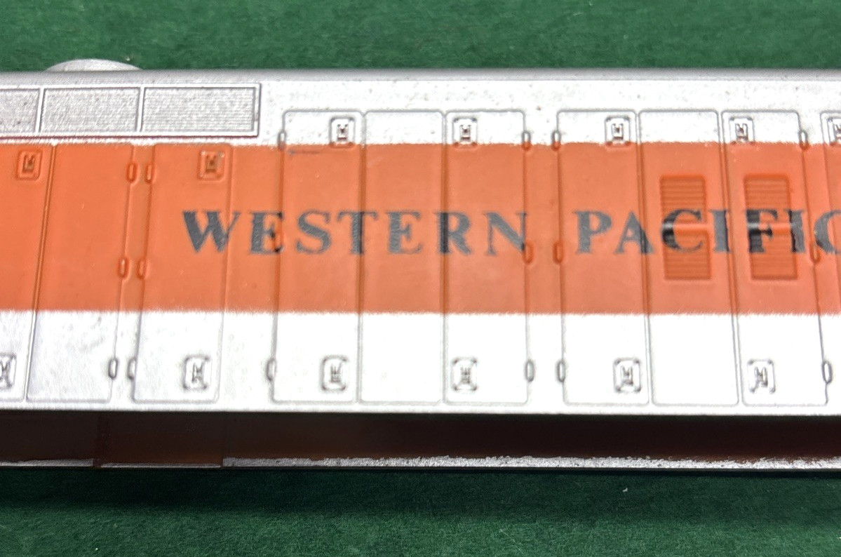 AHM Western Pacific GP18 5013-02 HO Diesel Engine 1980 Flashing Beacon, Unused