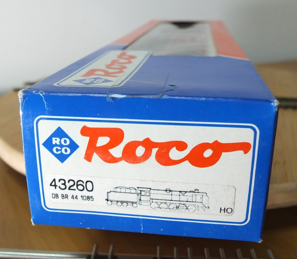 Roco 43260 HO gauge DB BR 44 oil fired Steam locomotive in black livery