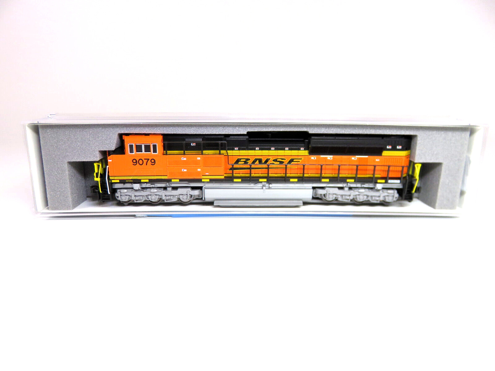Kato 176-8527 N Scale BNSF Railway Swoosh EMD SD70ACe Diesel Locomotive 9079 NIB