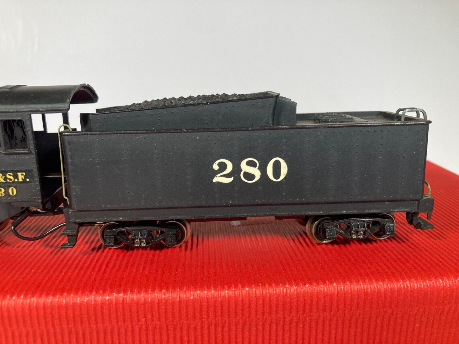 Rivarossi HO L280/R Steam Locomotive with Tender – 2-8-0 – Early Model 1952